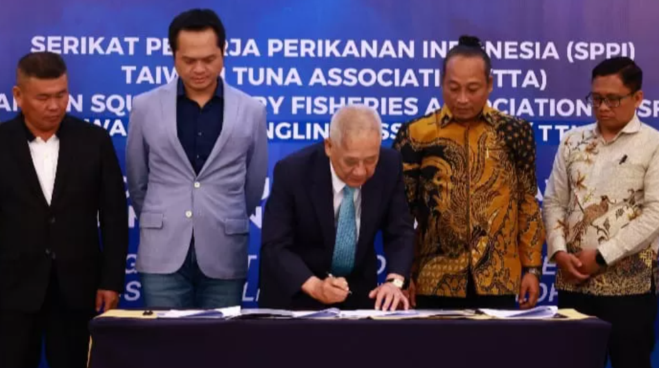 SPPI menandatangani Perjanjian Kerja Bersama (PKB) dengan tiga asosiasi industri perikanan Taiwan. (Jawapos.com)