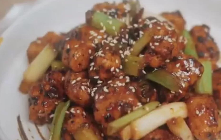 Resep Dori Lada Hitam yang Bikin Nagih. (YouTube Ade Koerniawan)