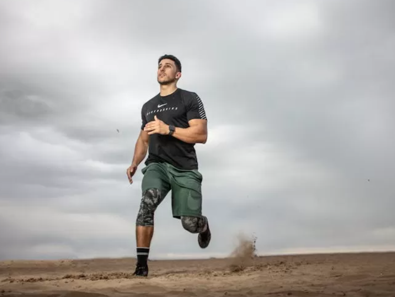 Seseorang sedang melakukan olahraga lari (Dok. Pexels)