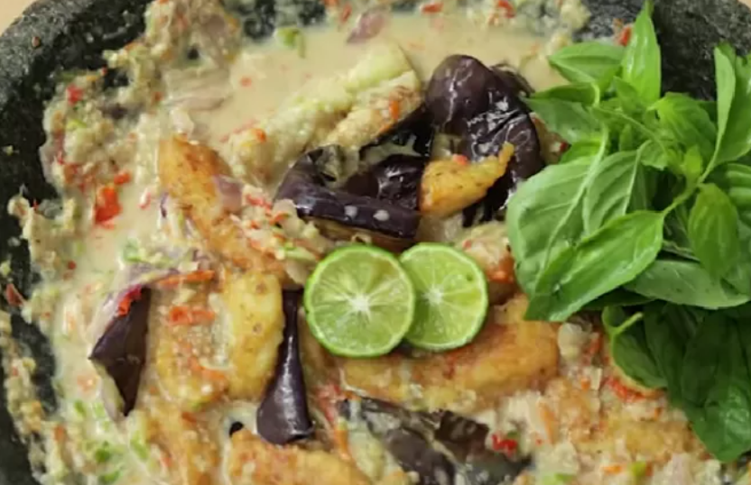 Resep Pecak Ikan dan Terong yang Menggugah Selera Makan. (YouTube Devina Hermawan)