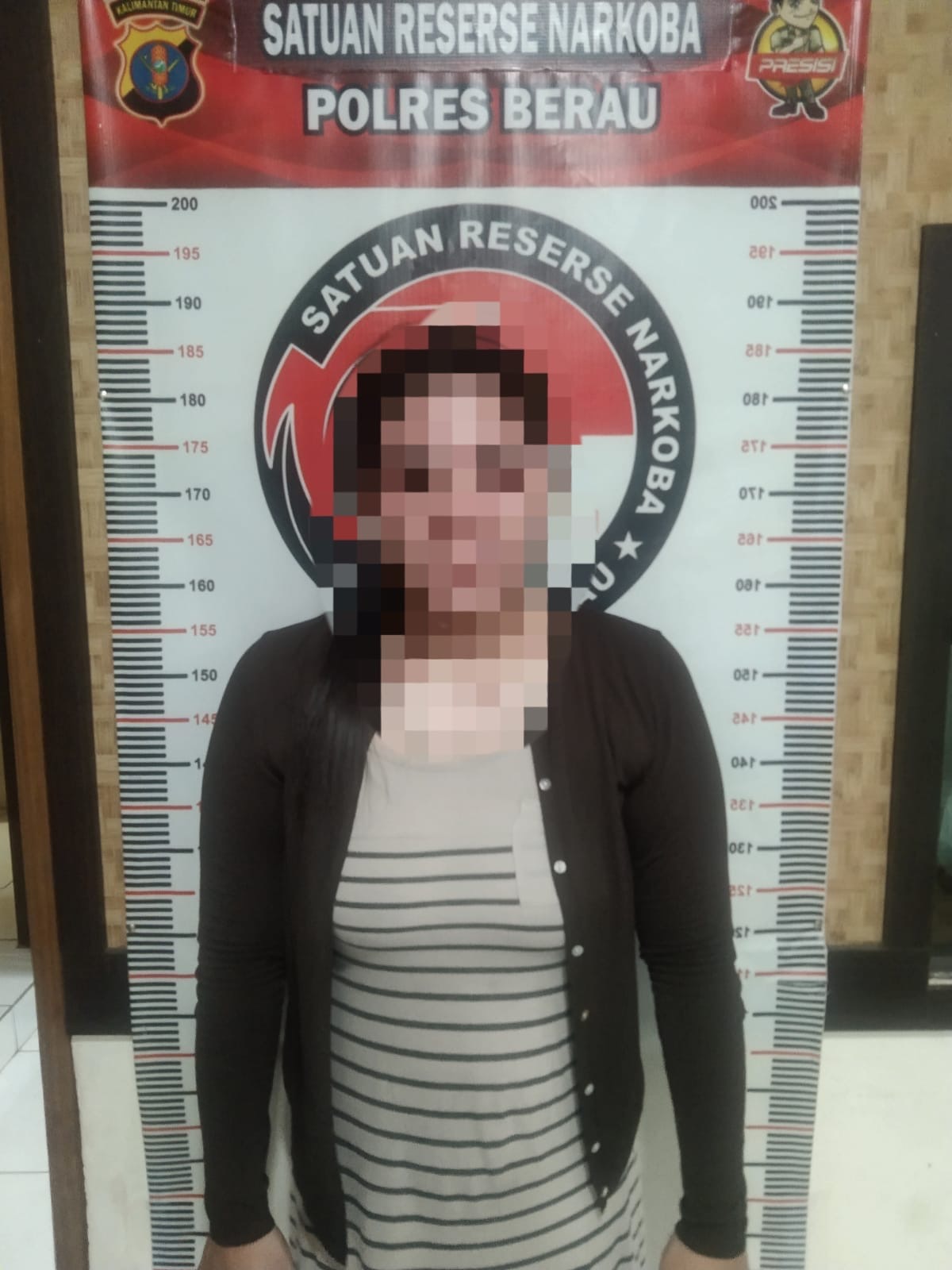 DITANGKAP: Dua pelaku HM (41) dan LH (32) yang digelandang ke Mapolres Berau beberapa waktu lalu. (HUMAS POLRES BERAU UNTUK BERAU POST)