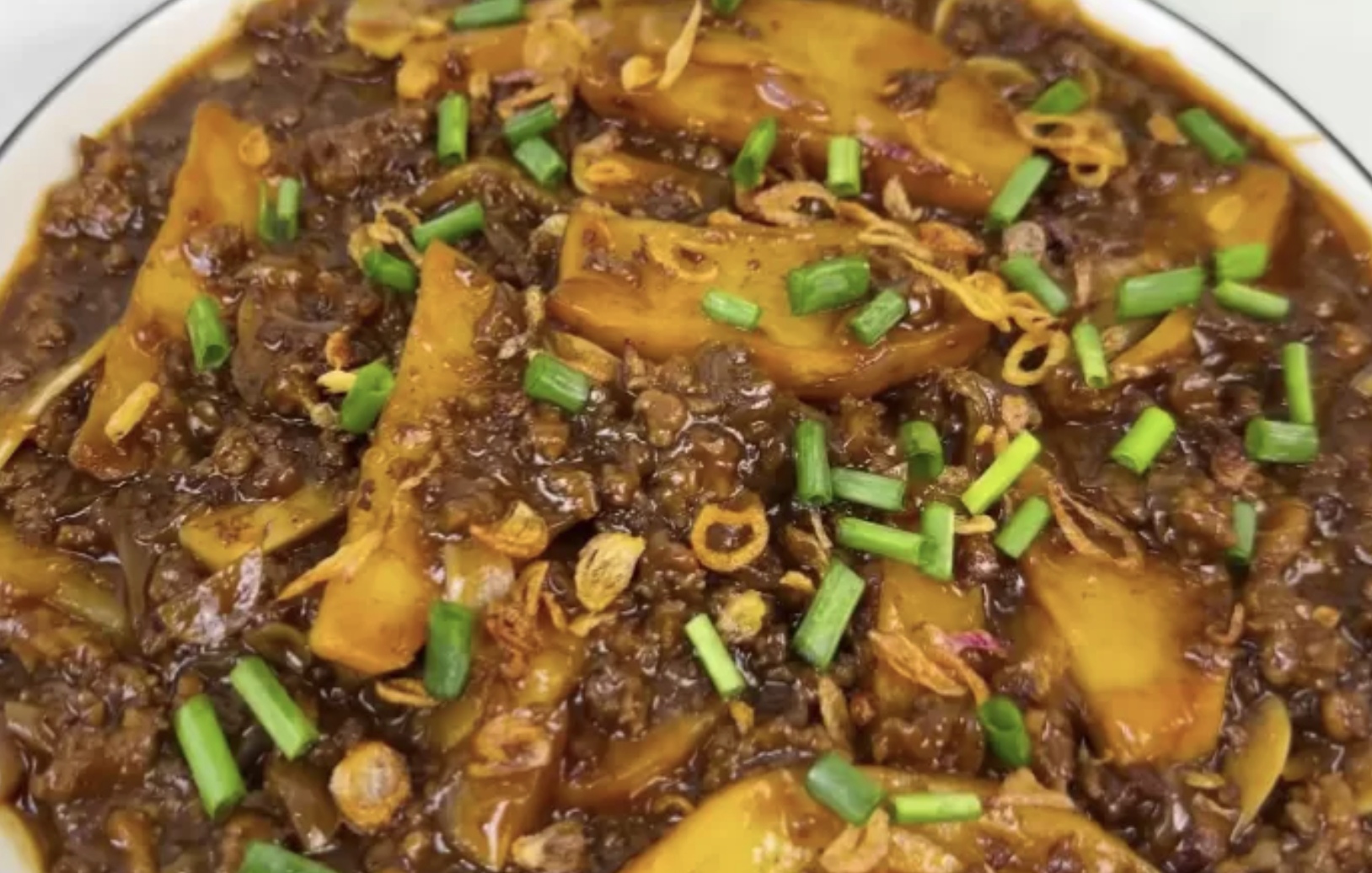 Resep Oseng Daging Kentang Kecap yang Menggugah Selera Makan./YouTube Ika Mardatillah