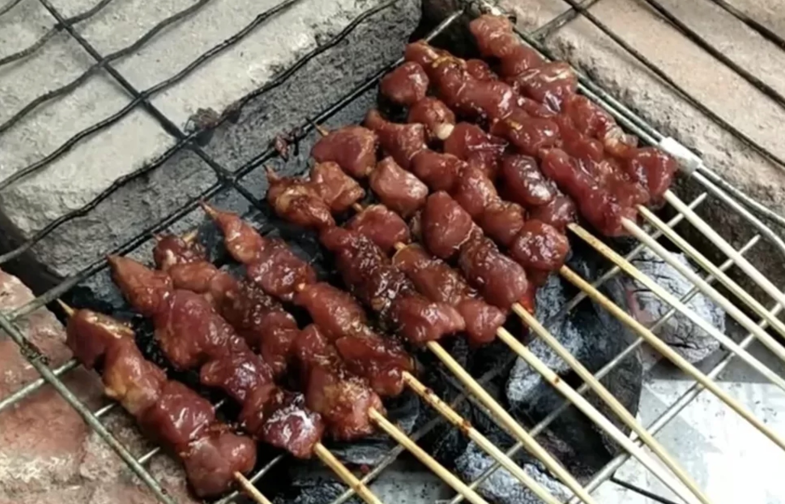 Bumbu marinasi sate kambing (Youtube/Happy Nomnom)