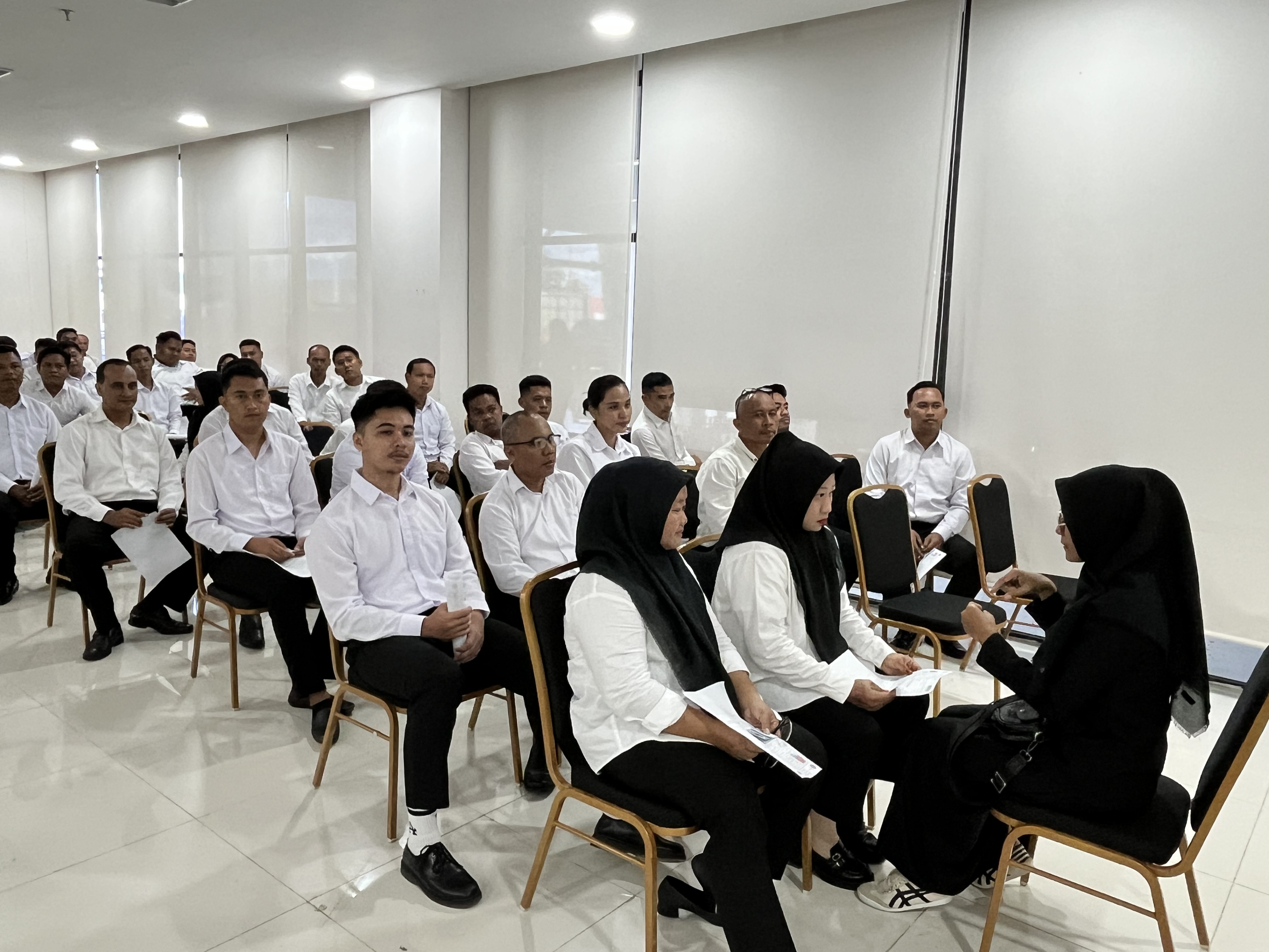 CALON ABDI NEGARA: Masih terdapat tiga peserta yang hingga kini belum mengisi Daftar Riwayat Hidup. (HRK)