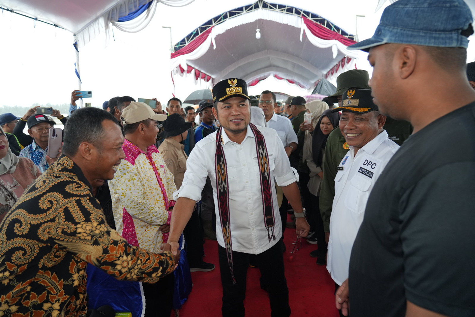 KEPUASAN PUBLIK: Gubernur Kaltim Harum dinilai sukses memuncaki daftar tingkat kepuasan publik se-Kalimantan. (DISKOMINFO KALTIM UNTUK BERAU POST)