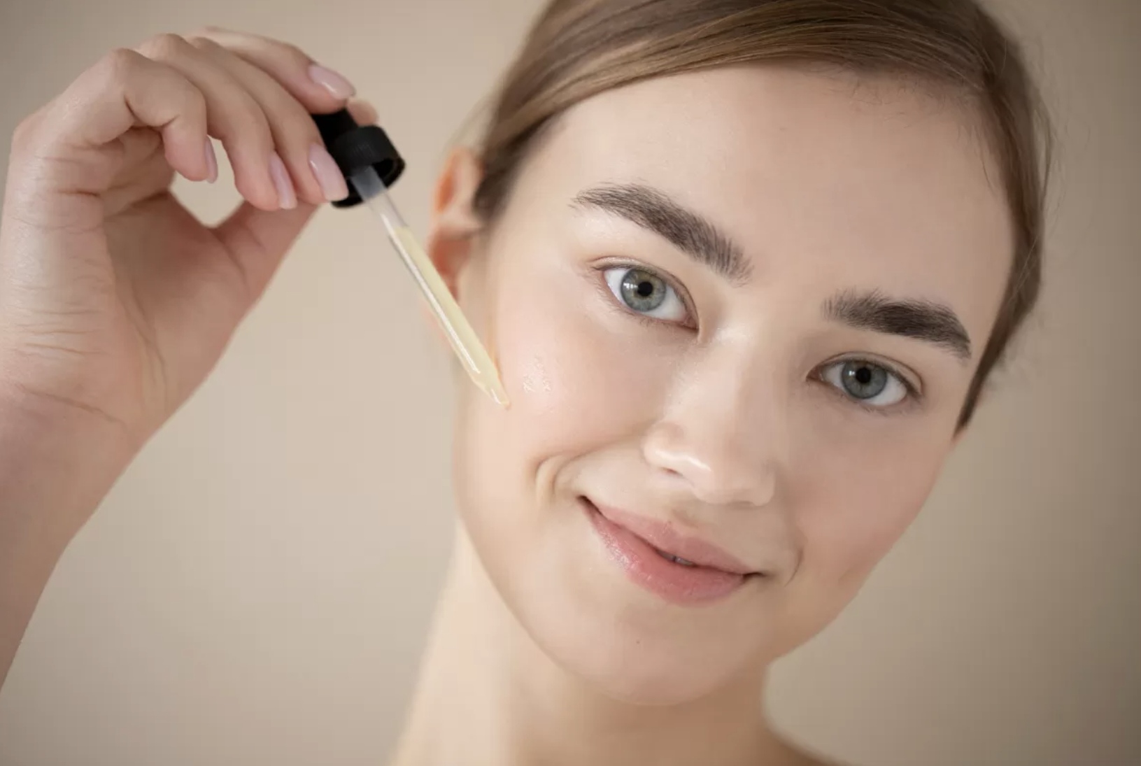Penggunaan peeling serum yang salah bisa membuat kulit iritasi. (Freepik)