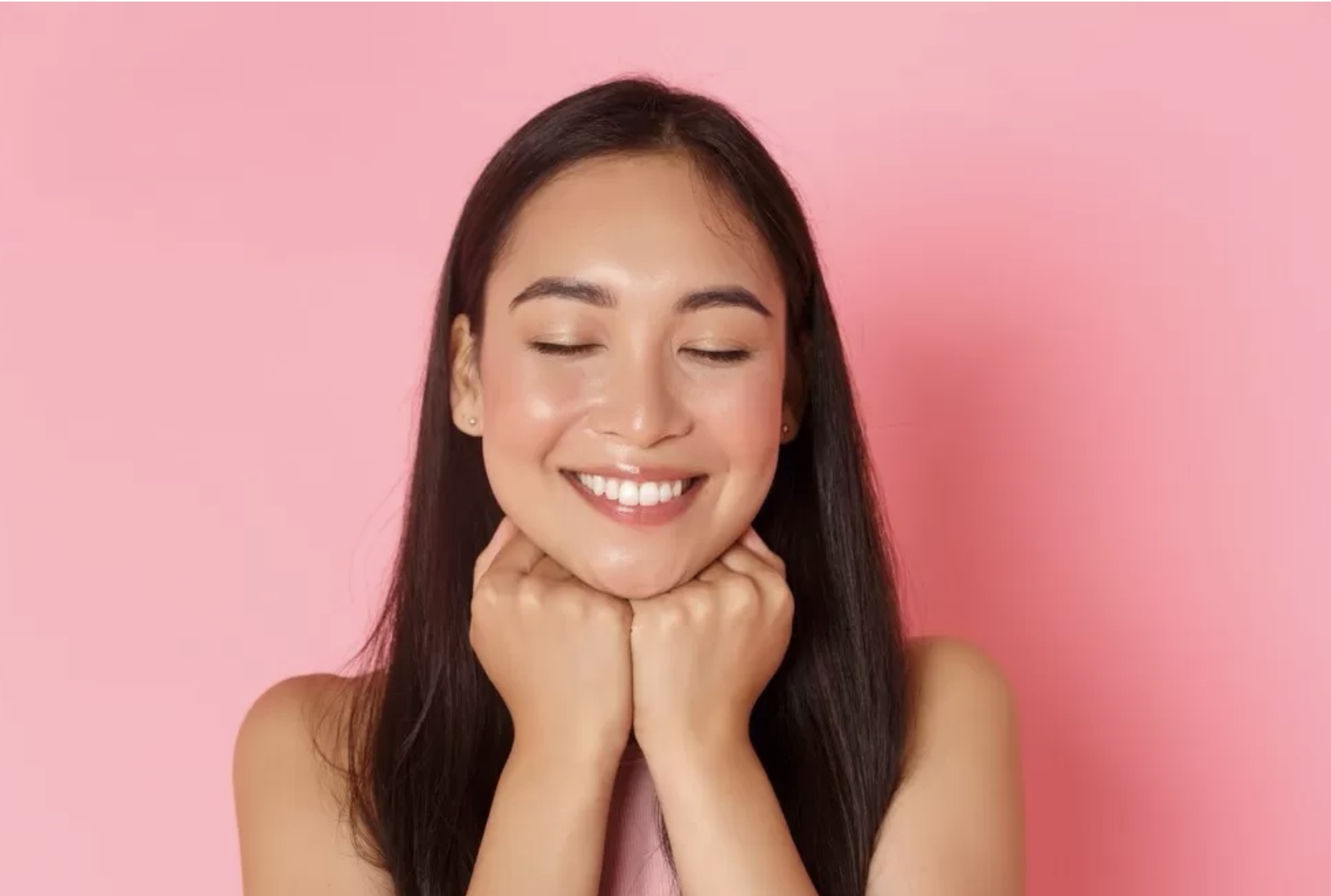 Ilustrasi orang yang glowing tanpa makeup. (Freepik)