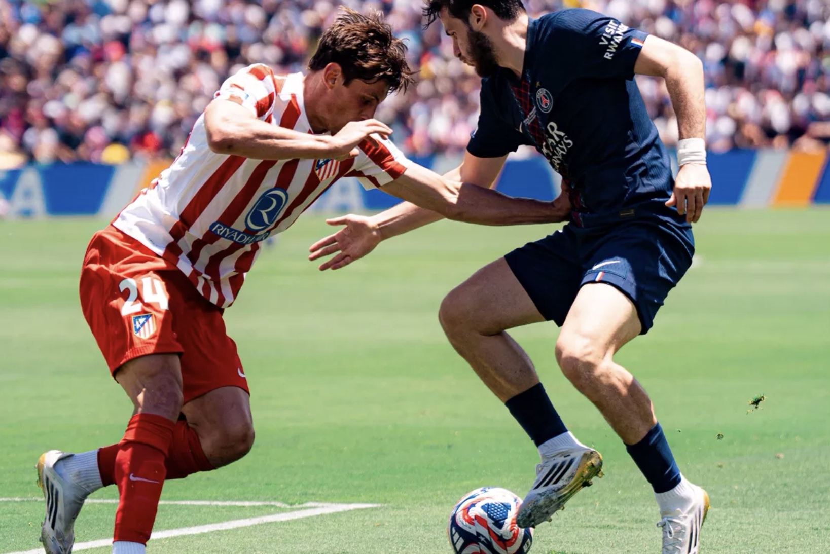 Pemain Atletico Madrid dan PSG mengeluhkan cuaca panas yang terik di Pasadena, Amerika Serikat. (X/ @PSG_Inside)