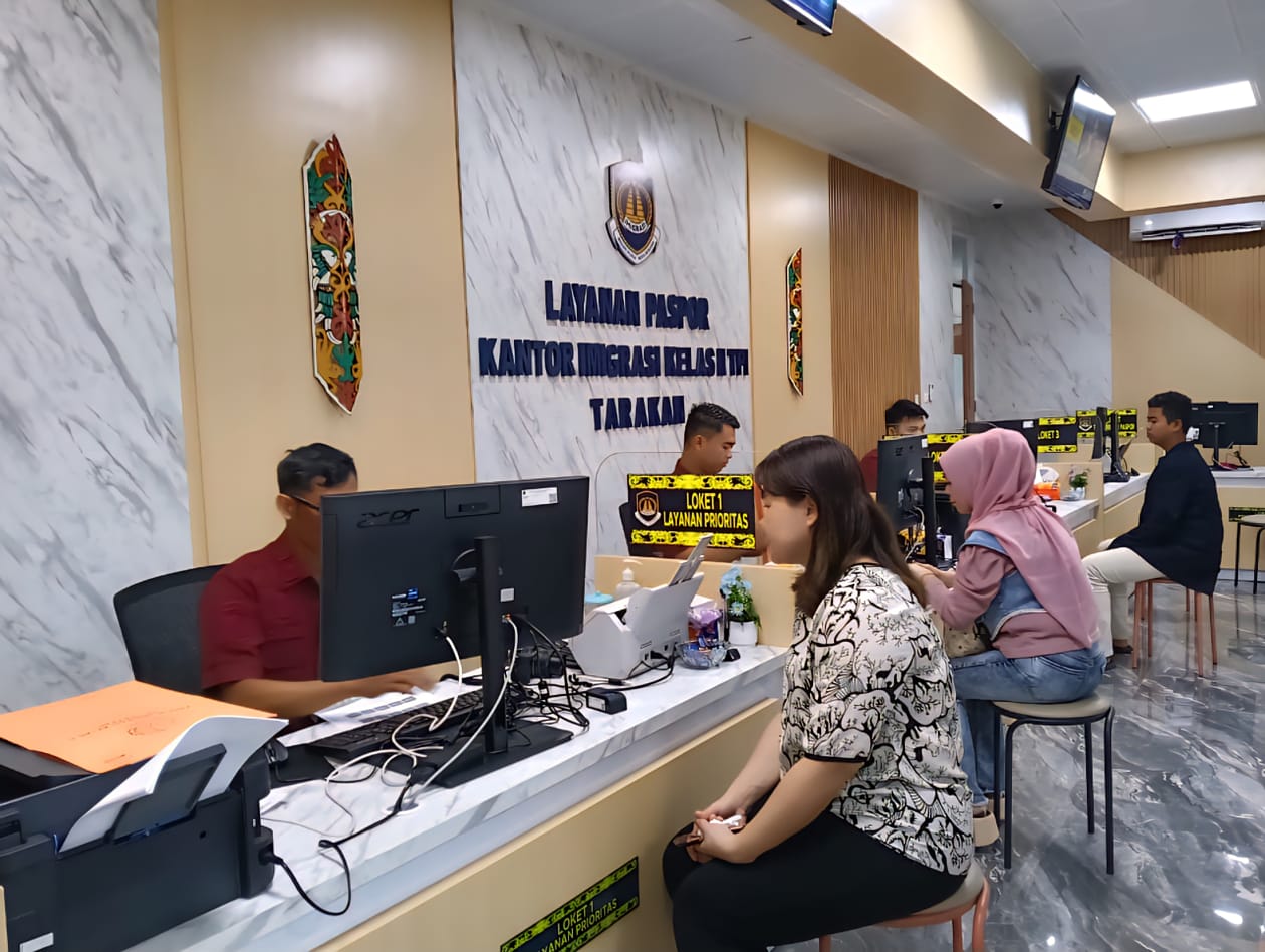 PEMOHON PASPOR: Pada Juli mendatang, Kantor Imigrasi Kelas II TPI Tarakan mulai melayani pemohon paspor biasa elektronik. (SEPTIAN ASMADI/HRK)