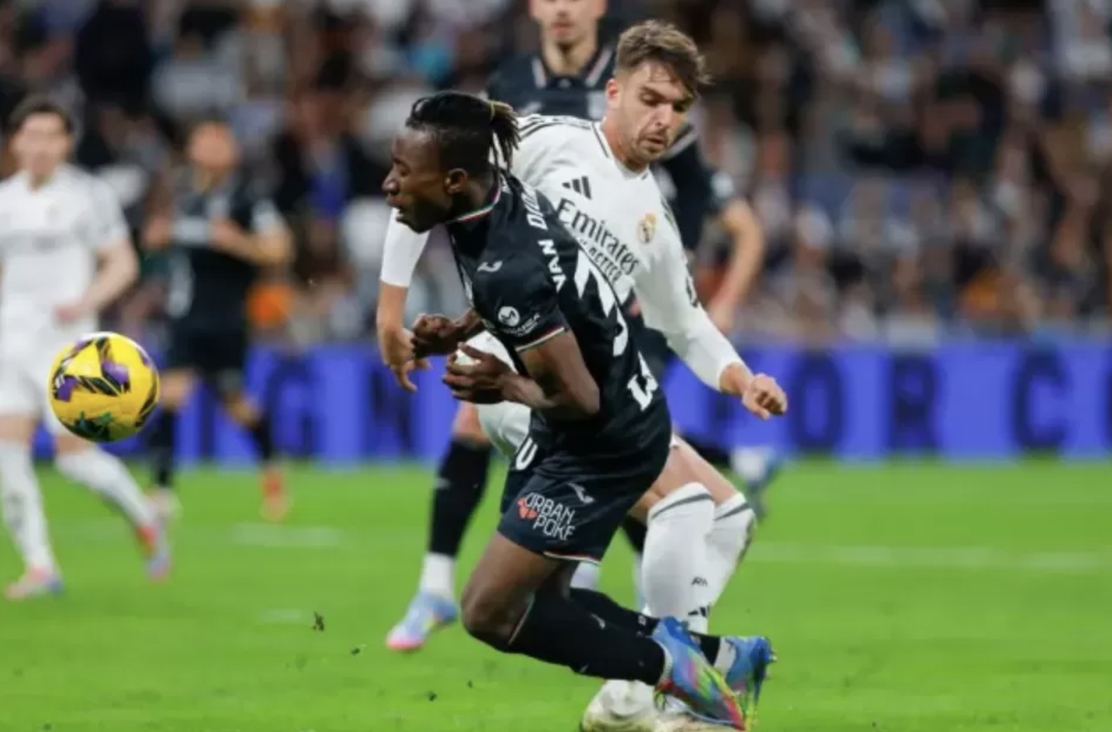Raul Asencio melakukan kontak dengan kaki Yan Diomande (Dok. X @CDLeganes)