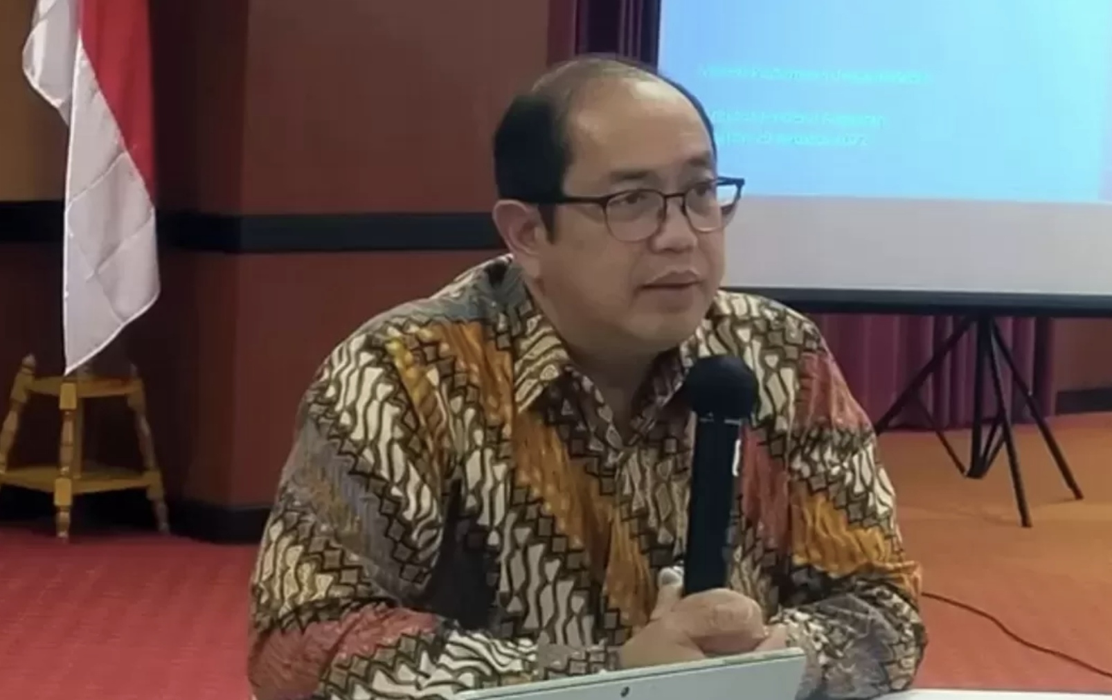 Kepala Biro Komunikasi dan Layanan Informasi (KLI) Kemenkeu Deni Surjantoro. Kemenkeu siap redam dampak kenaikan harga minyak mentah dunia terhadap perekonomian Indonesia. (Nurul Fitriana/JawaPos.com)
