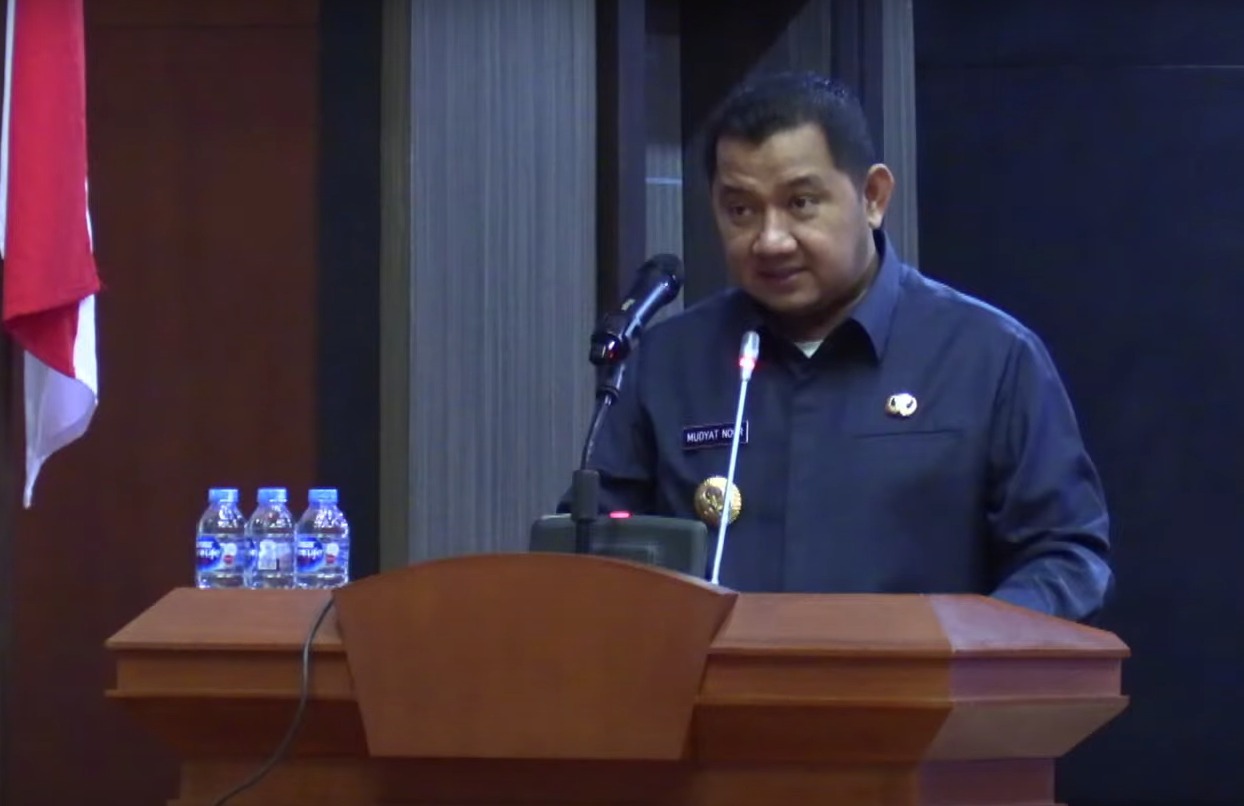 PERKUAT KOMITMEN: Bupati PPU Mudyat Noor memaparkan pemanfaatan anggaran 2024 saat rapat paripurna. (DISKOMINFO PPU UNTUK BERAU POST)