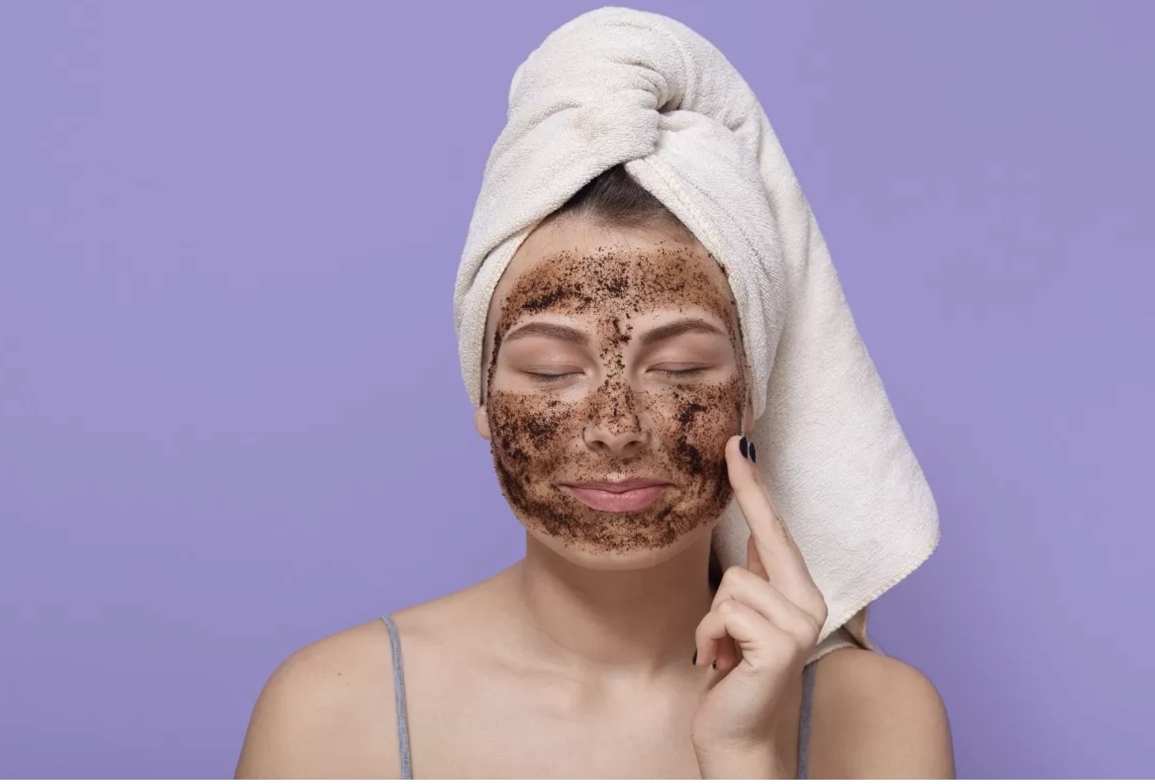 Masker kopi dan madu bisa menjadi eksfoliasi alami dan mencerahkan kulit. (Freepik)