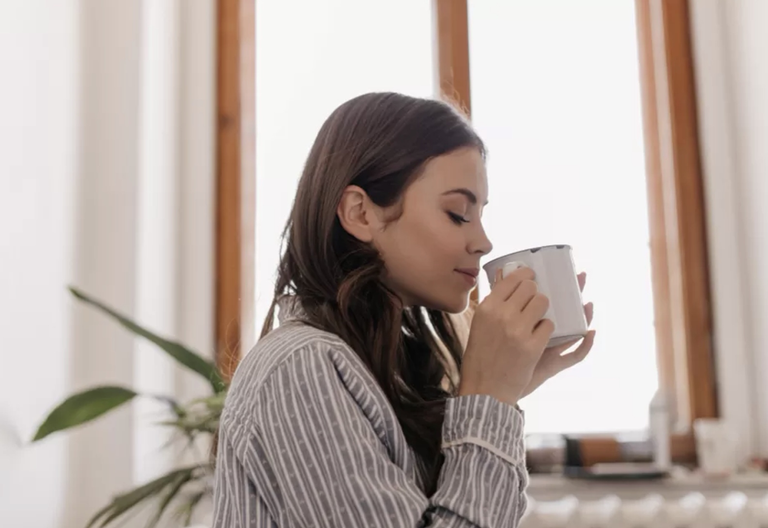 Teh hijau menjadi salah satu minuman yang dapat membantu menjaga kesehatan hati. (Lookstudio/Freepik).