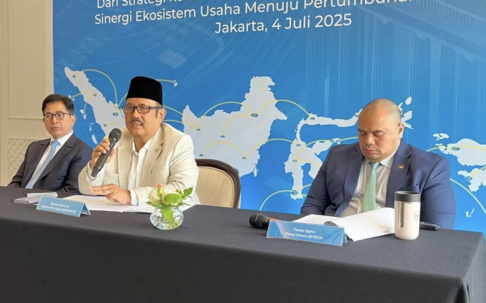 Menteri Perencanaan Pembangunan Nasional (PPN)/Kepala Bappenas, Rachmat Pambudy (tengah). (Nanda Prayoga/JawaPos.com) 