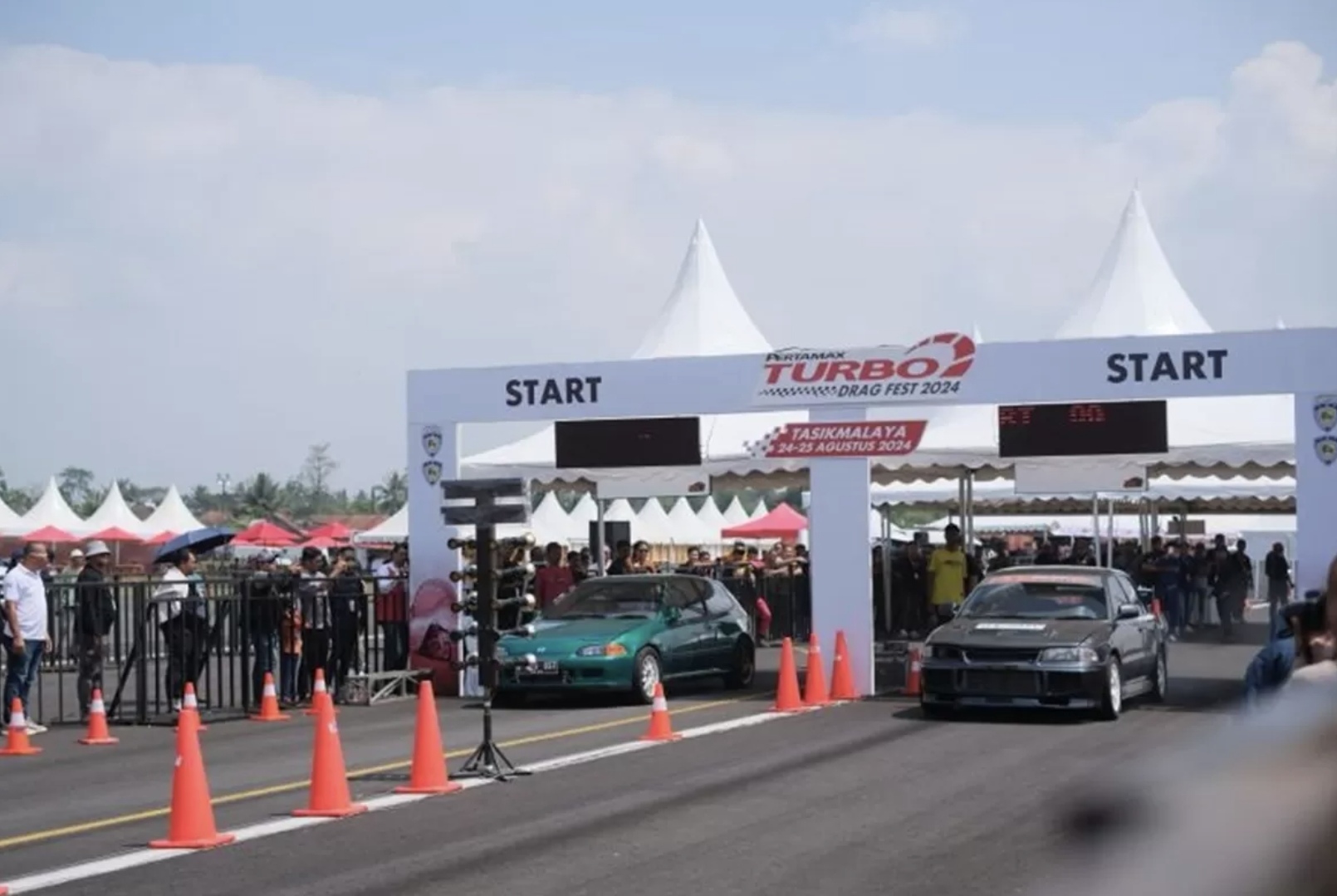 PT Pertamina Patra Niaga kembali menyelenggarakan Pertamax Turbo Drag Fest 2025 dengan putaran I berlangsung di Lapangan Udara Gading Wonosari, Jogjakarta. (ANTARA)