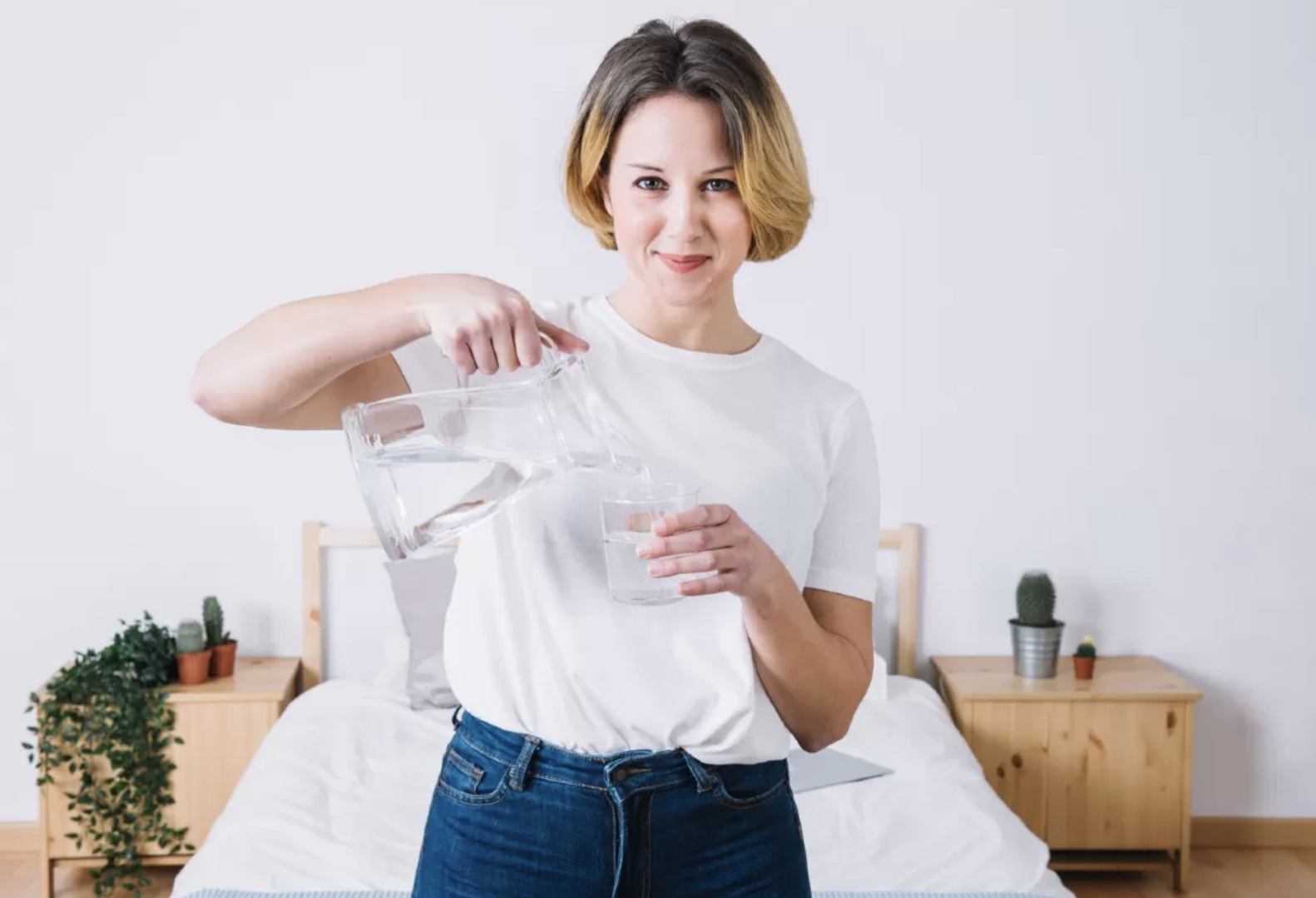 Diet air putih punya manfaat dan risiko. (Freepik)
