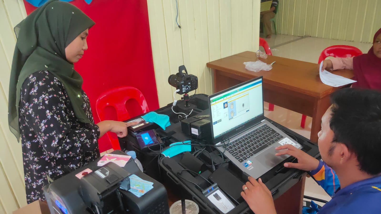 PENDATAAN PENDUDUK: Disdukcapil berupaya mengejar target perekaman e-KTP termasuk menyasar kelompok usia produktif dan pelajar. (HRK)
