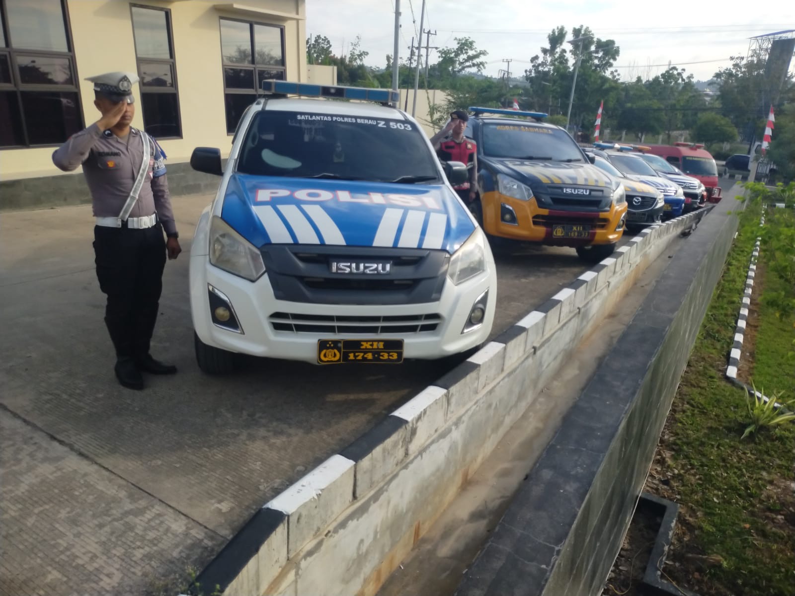 GELAR PASUKAN: Petugas Polres Berau saat saat mengikutu apel pasukan beberapa waktu lalu. (ARTA KUSUMA YUNANDA/BP)