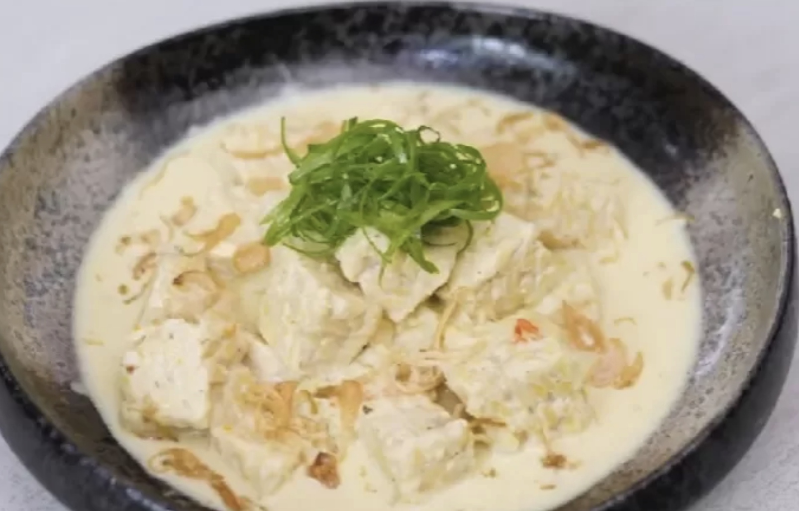 Resep Opor Tempe yang Enak dan Murah Meriah (foto: YouTube Ade Koerniawan )