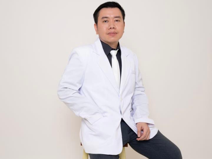dr. Wilianto, M.Biomed (AAM) membahas efek sulam alis menurut ilmu kedokteran. (DOK PRIBADI)