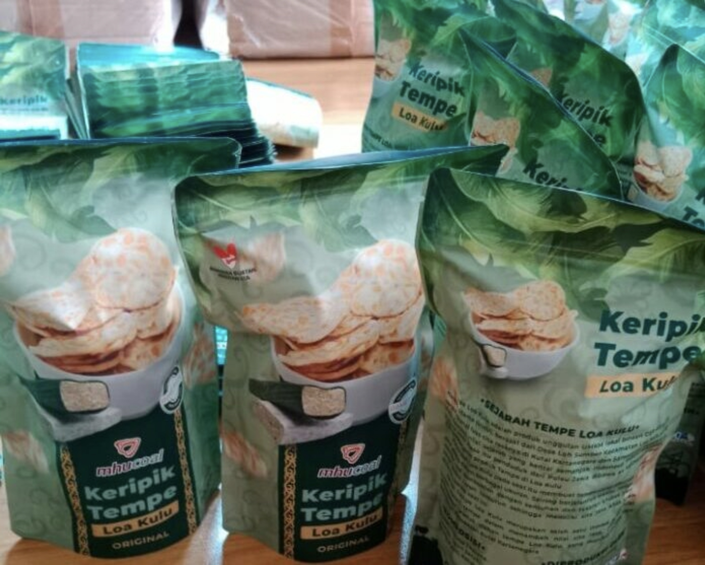 INOVASI: Keripik tempe buatan warga Desa Loh Sumber, Loa Kulu. (DISKOMINFO KUKAR UNTUK BERAU POST)