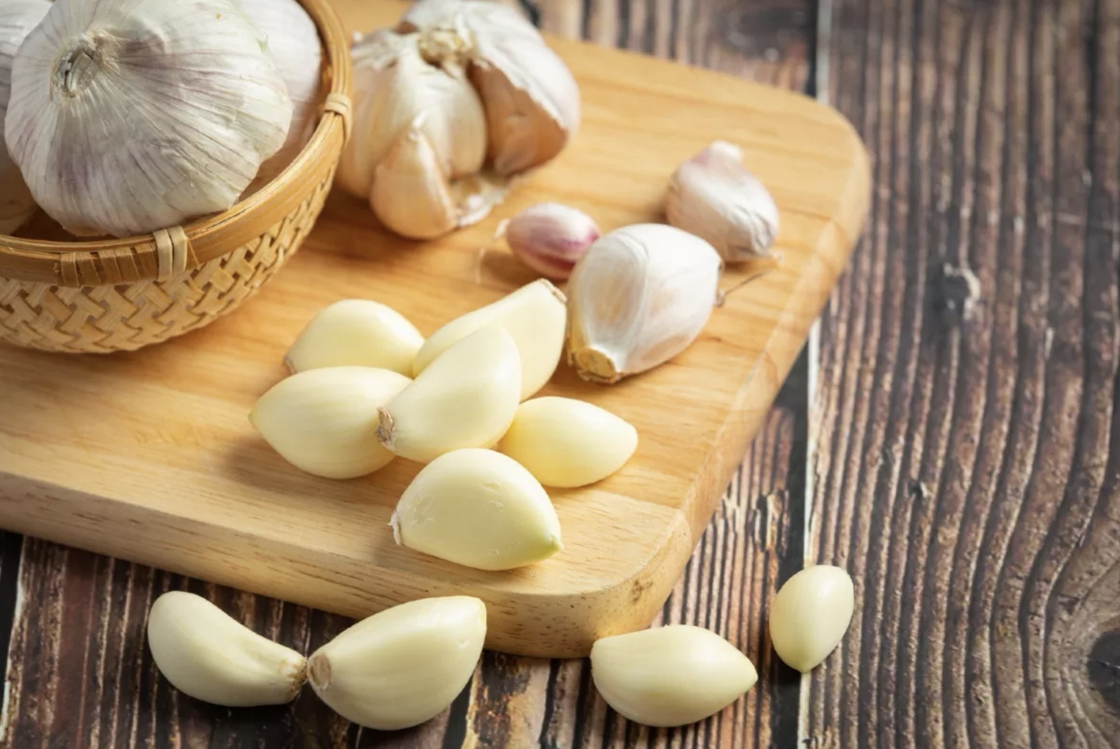 Ada banyak manfaat bawang putih tunggal. Mulai dari mencegah infeksi bakteri hingga menjaga kesehatan otak. (Jcomp/Freepik)