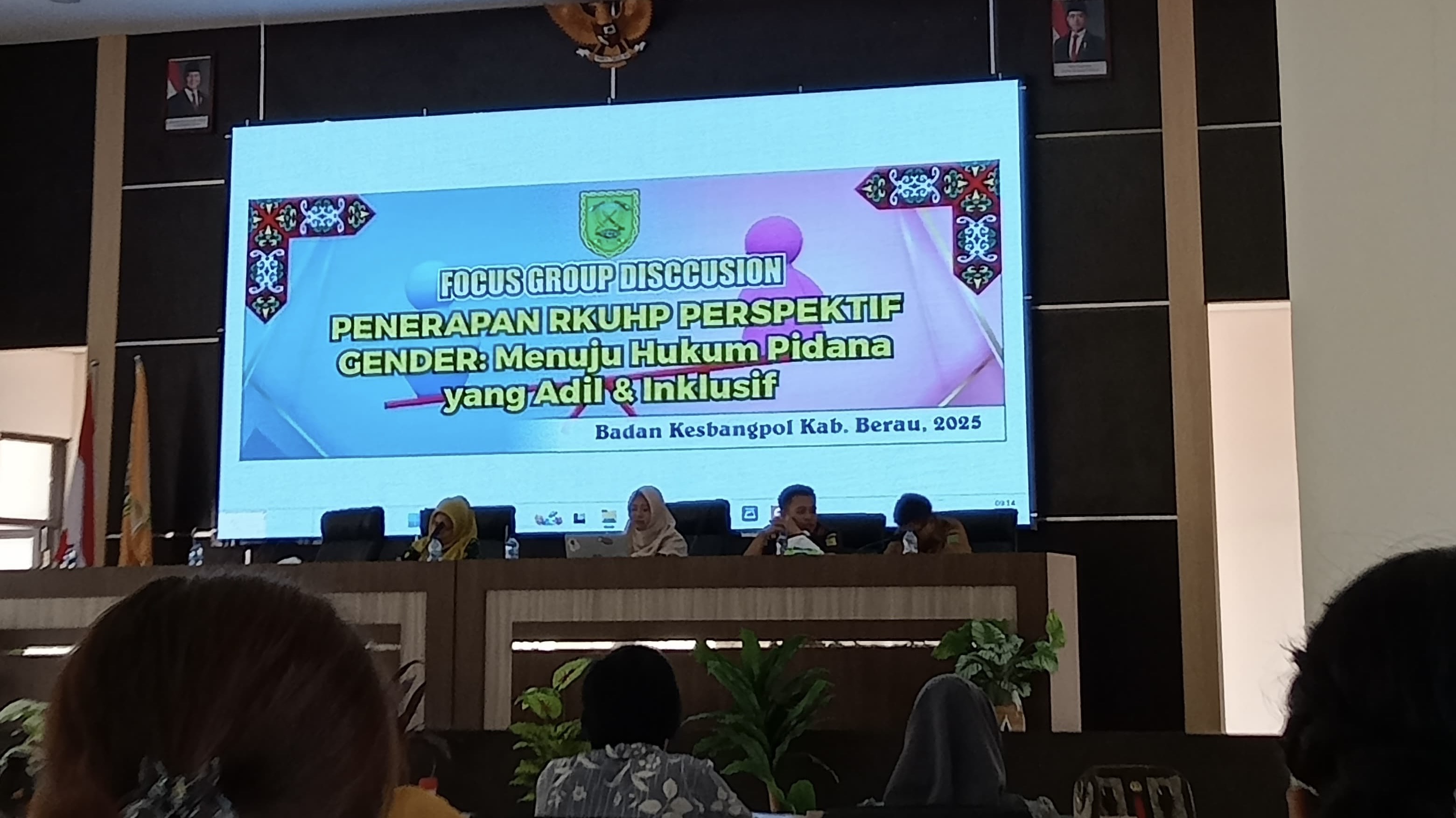 DISKUSI: Kesbangpol Berau menggelar forum diskusi terpadu sebagai respons terhadap kebijakan efisiensi nasional yang saat ini sedang digalakkan pemerintah. (SENO/BP)