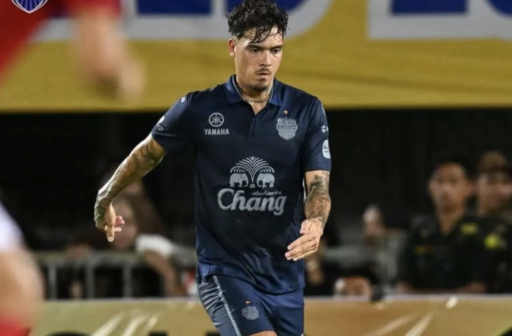 Shayne Pattynama tampil impresif di debutnya bersama Buriram United dan mencatatkan satu assist kontra Sabah FC. (@buriramunitedofficial)