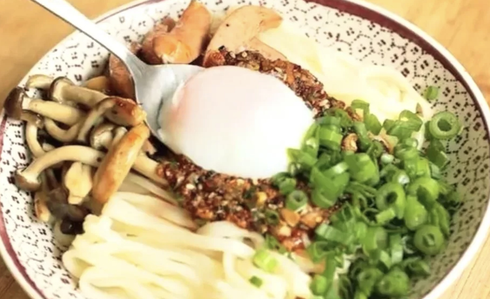 Ramen tanpa kuah ala Chef Devina Hermawan hadir dengan rasa pedas dan gurih. (Devina Hermawan)