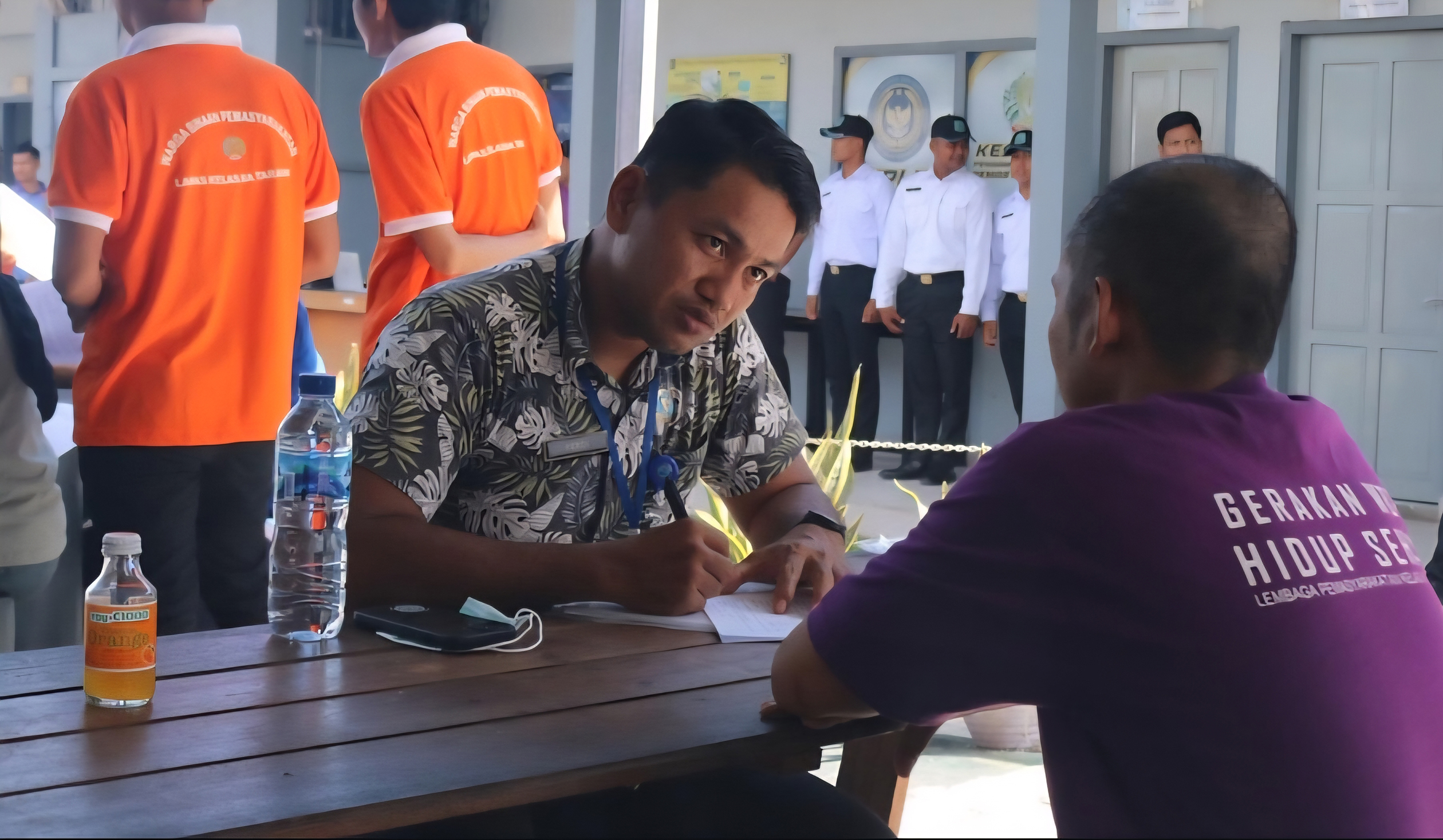 CEGAH NARKOBA: Warga Binaan Lapas Kelas II A Tarakan menjalani skrining mengantisipasi penggunaan narkotika. (SEPTIAN ASMADI/HRK)