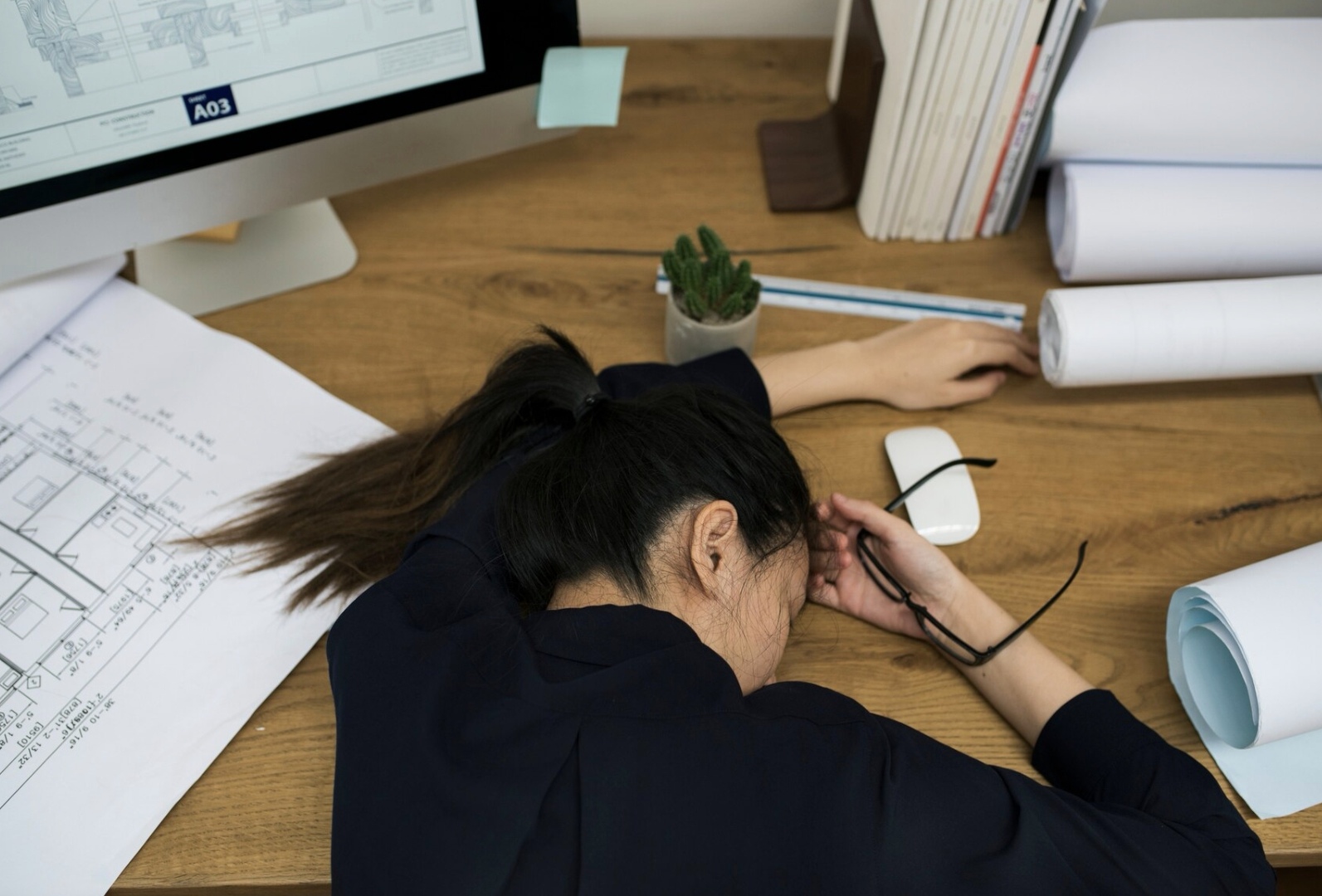 Ilustrasi burnout saat bekerja. (Freepik)