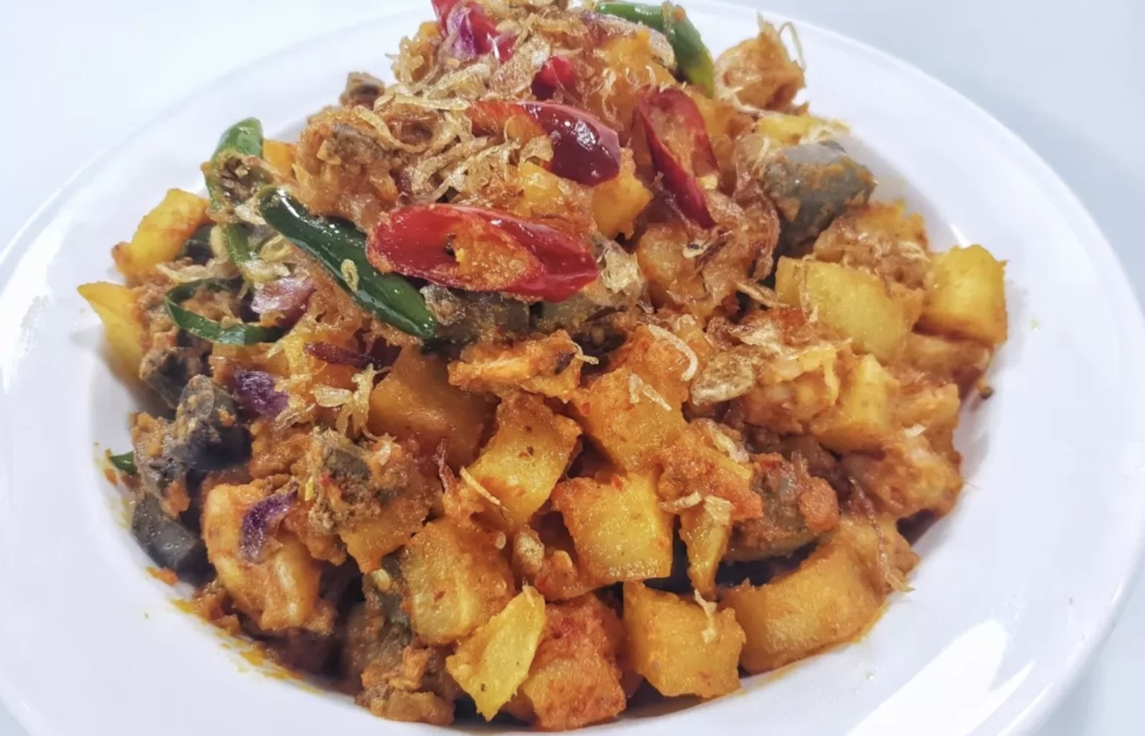 Sajian hasil resep sambal goreng kentang ati. (Tangkapan layar YouTube @DapurCantikChannel)