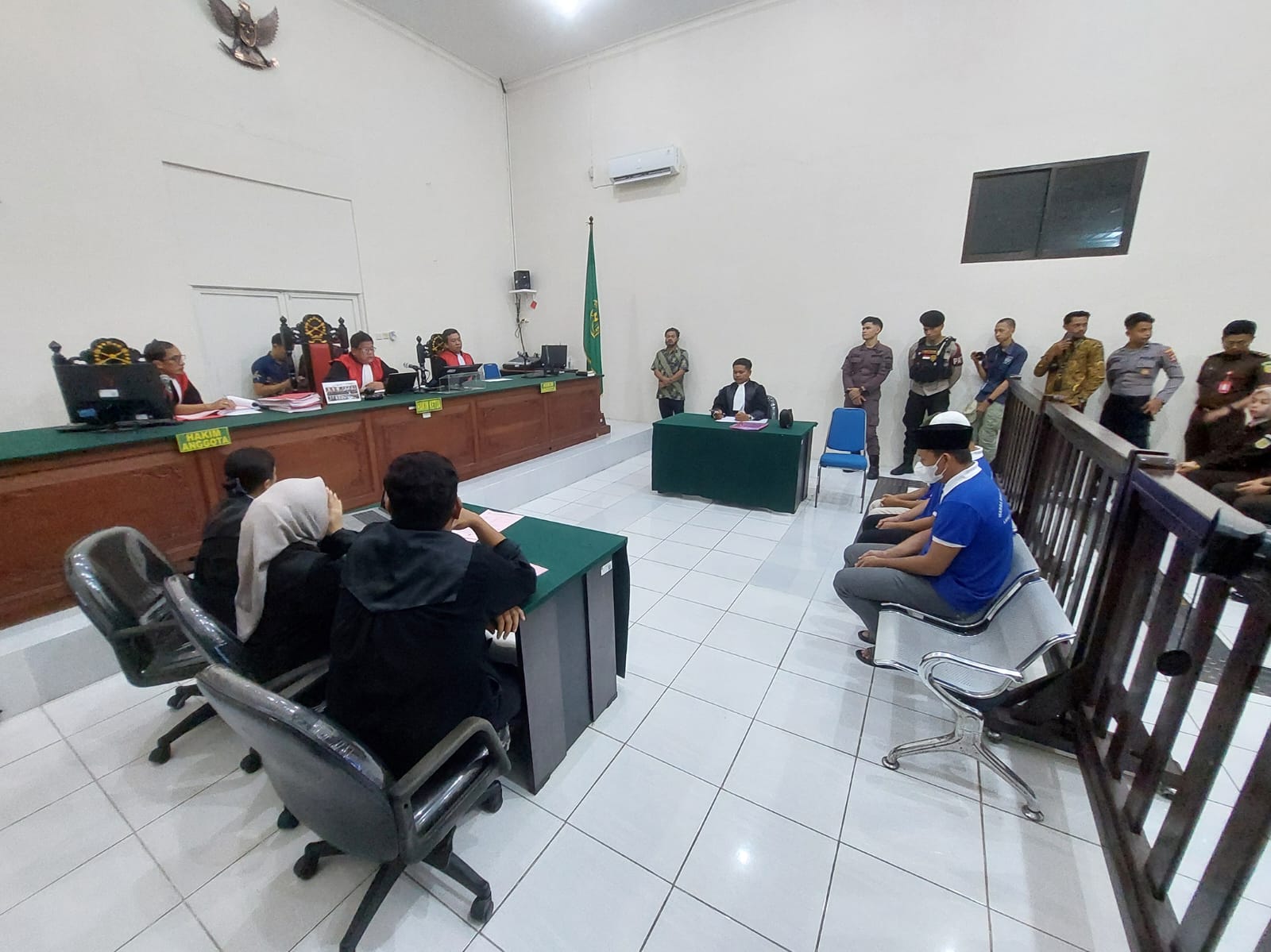 KASUS SABU: Majelis Hakim memvonis Ari dan Widi dengan pidana seumur hidup, sementara Daniel Costa divonis 20 tahun penjara terhadap kasus sabu 74 kg, beberapa waktu lalu. (SEPTIAN ASMADI/HRK)