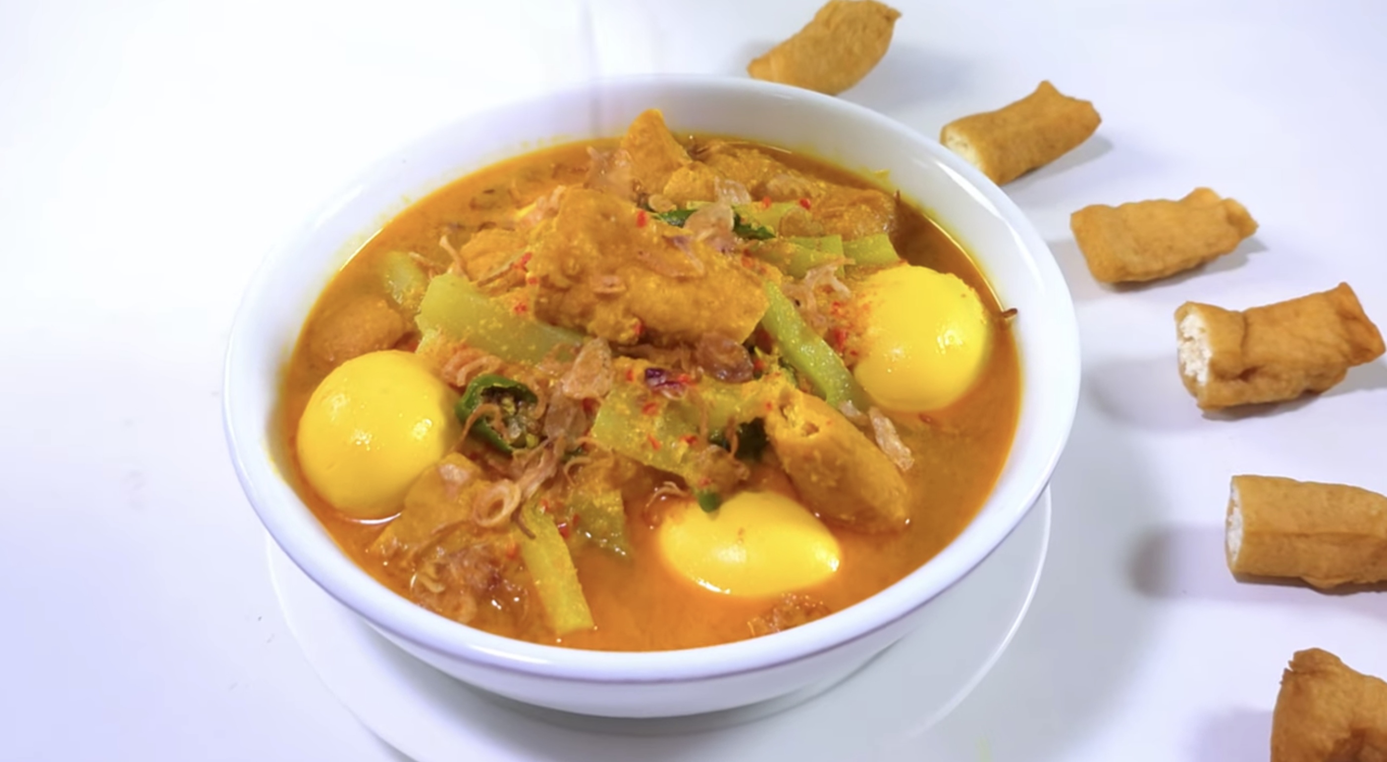Resep Sayur Tahu Ala Warteg yang Enak dan Murah Meriah. (YouTube Ika Mardatillah)