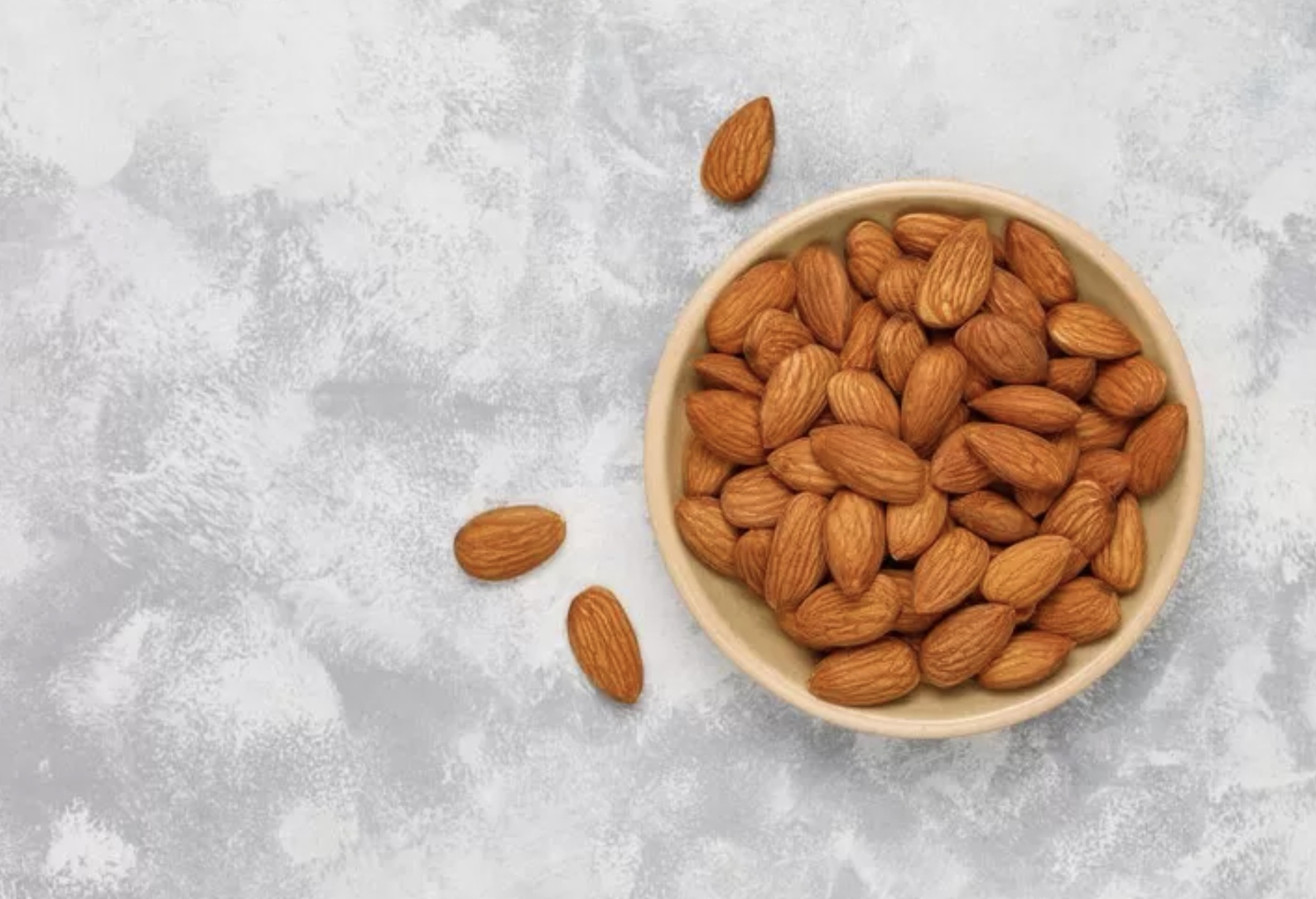 Ilustrasi Manfaat Ajaib Kacang Almond. (Freepik)