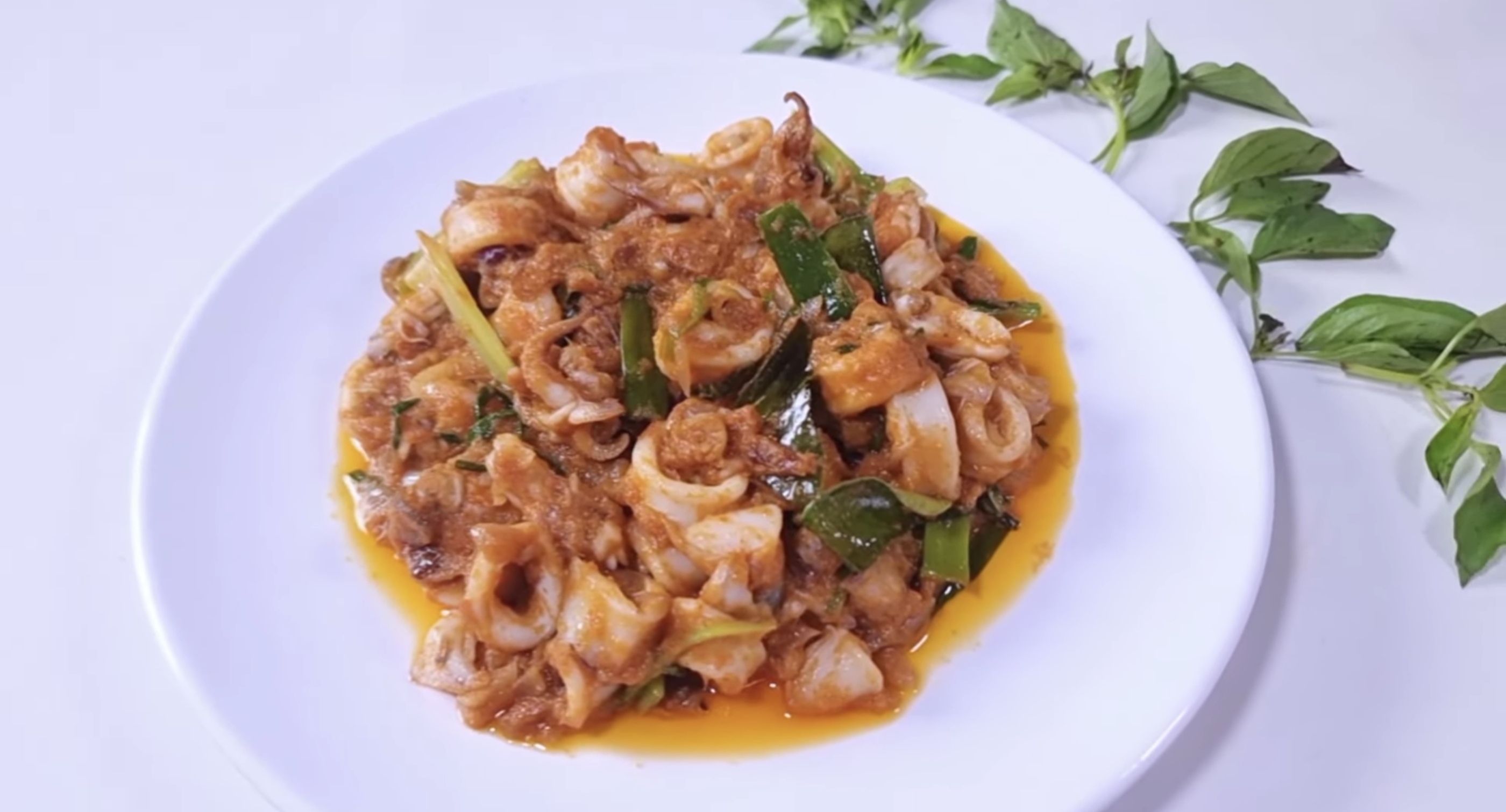 Resep Cumi Bumbu Rica yang Enak dan Praktis. (YouTube Dapur Cantik Channel)