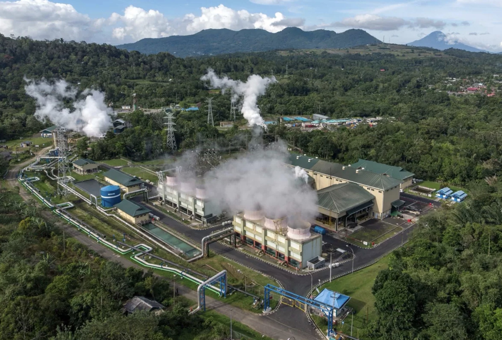 PLN dan Pertamina resmi bekerja sama mengembangkan energi panas bumi 530 MW untuk mendukung transisi energi bersih di Indonesia. (Istimewa)
