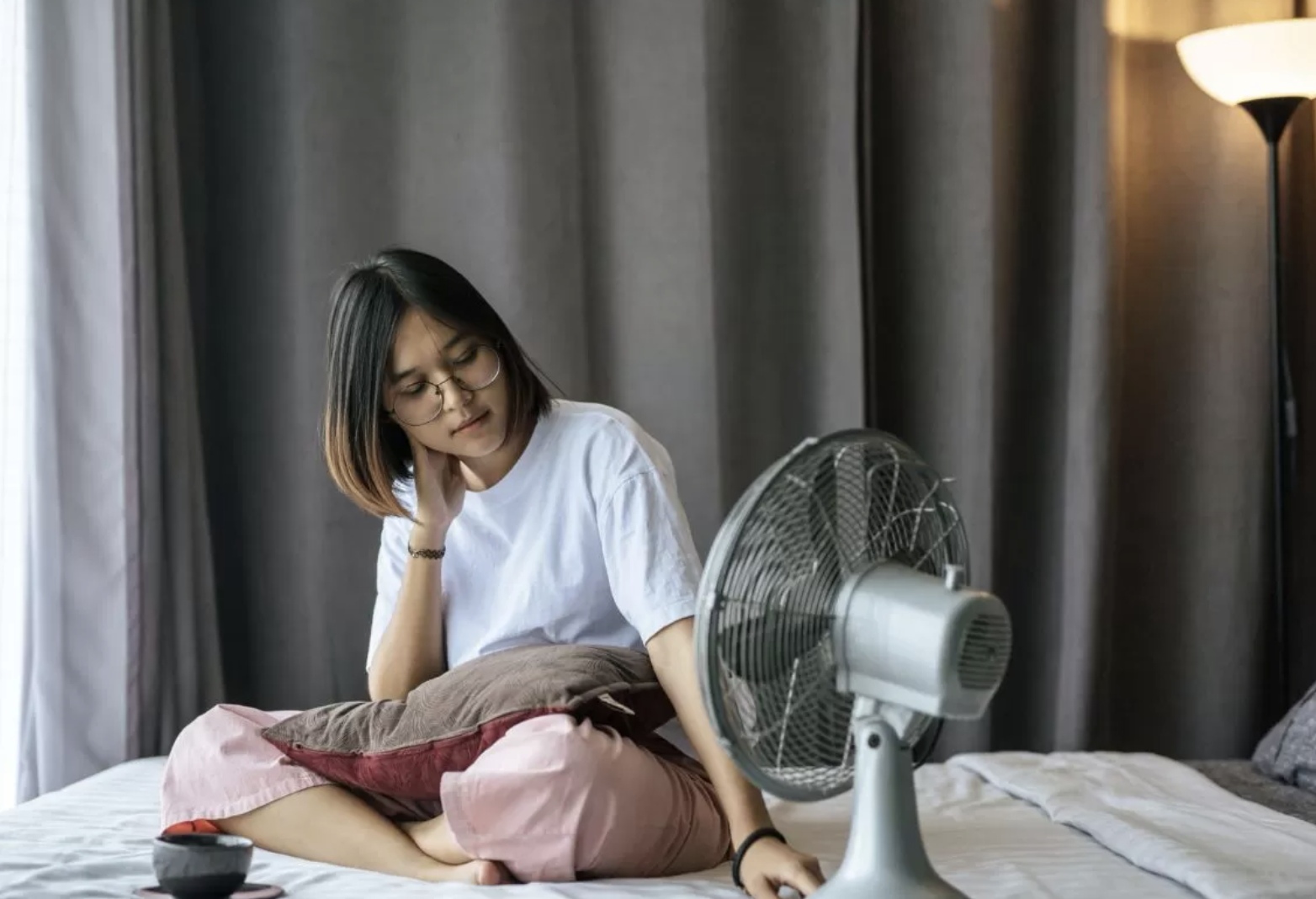 Ilustrasi manfaat tidur dengan menggunakan kipas angin. (Freepik).