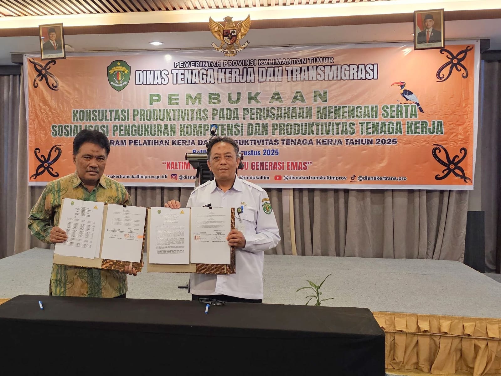 TINGKATKAN PRODUKTIVITAS: Penandatanganan PKS antara Disnakertrans Kaltim dengan PT Alkon Indo Sertifikasi, akan melaksanakan program Pengukuran Kompetensi dan Produktivitas Tenaga Kerja. (DISKOMINFO)
