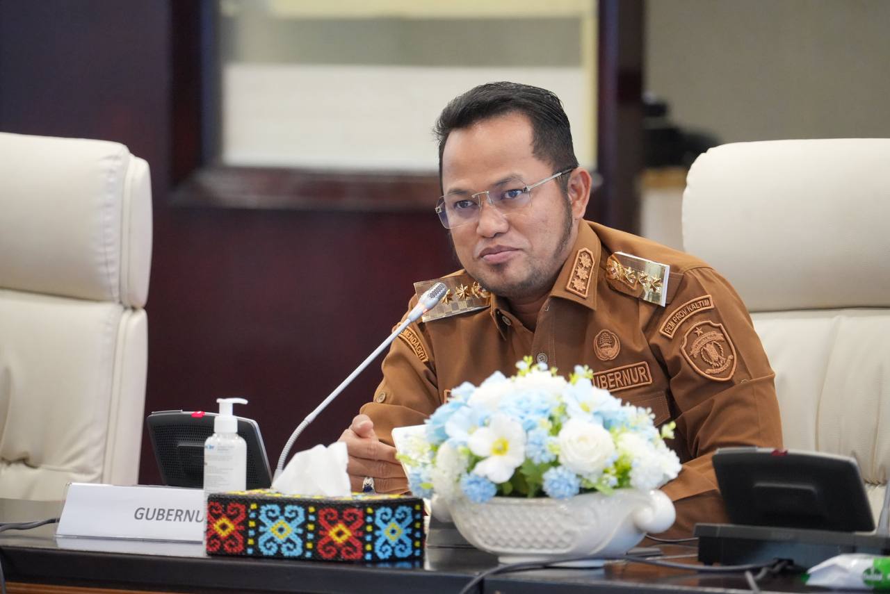 BERI ARAHAN: Gubernur Harum saat memberi arahan pada pimpinan OPD saat Morning Briefing, Senin (11/8). (HUDAIS TP/ADPIMPROV KALTIM)
