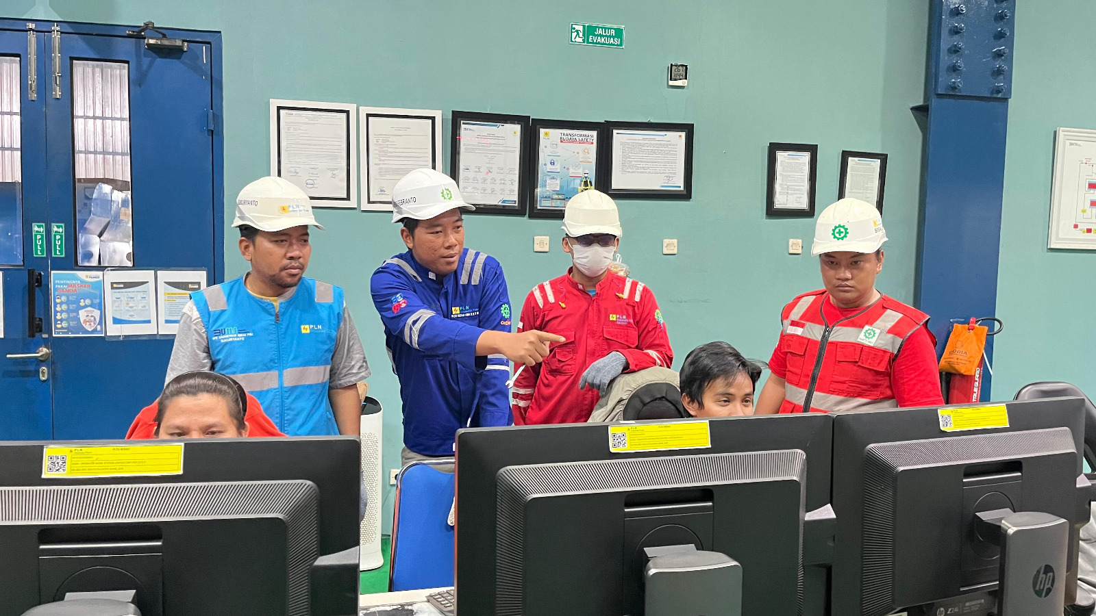 MONITORING: PLN Indonesia Power Unit Bisnis Pembangkitan (UBP) Berau memastikan pasokan listrik tetap andal saat HUT Republik Indonesia. (PLN IP UBP BERAU)