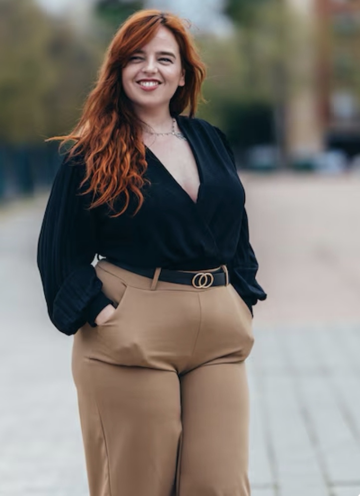 Ilustrasi outfit ke kantor untu body apple shape. (Freepik)