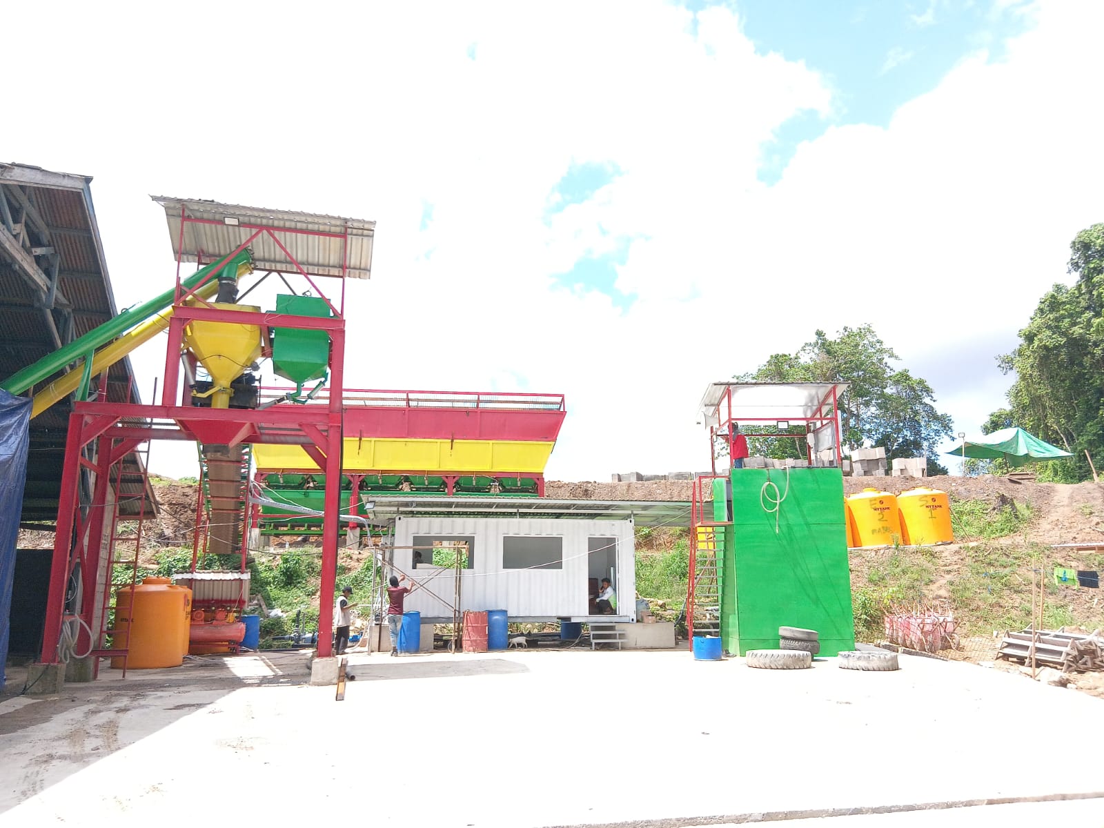 BERINOVASI: Penambahan fasilitas batching plant menjadi  bagian dari komitmen berkelanjutan CV Mantaruning Beton Perkasa, dalam memberikan layanan maksimal. (MARNI/BP)
