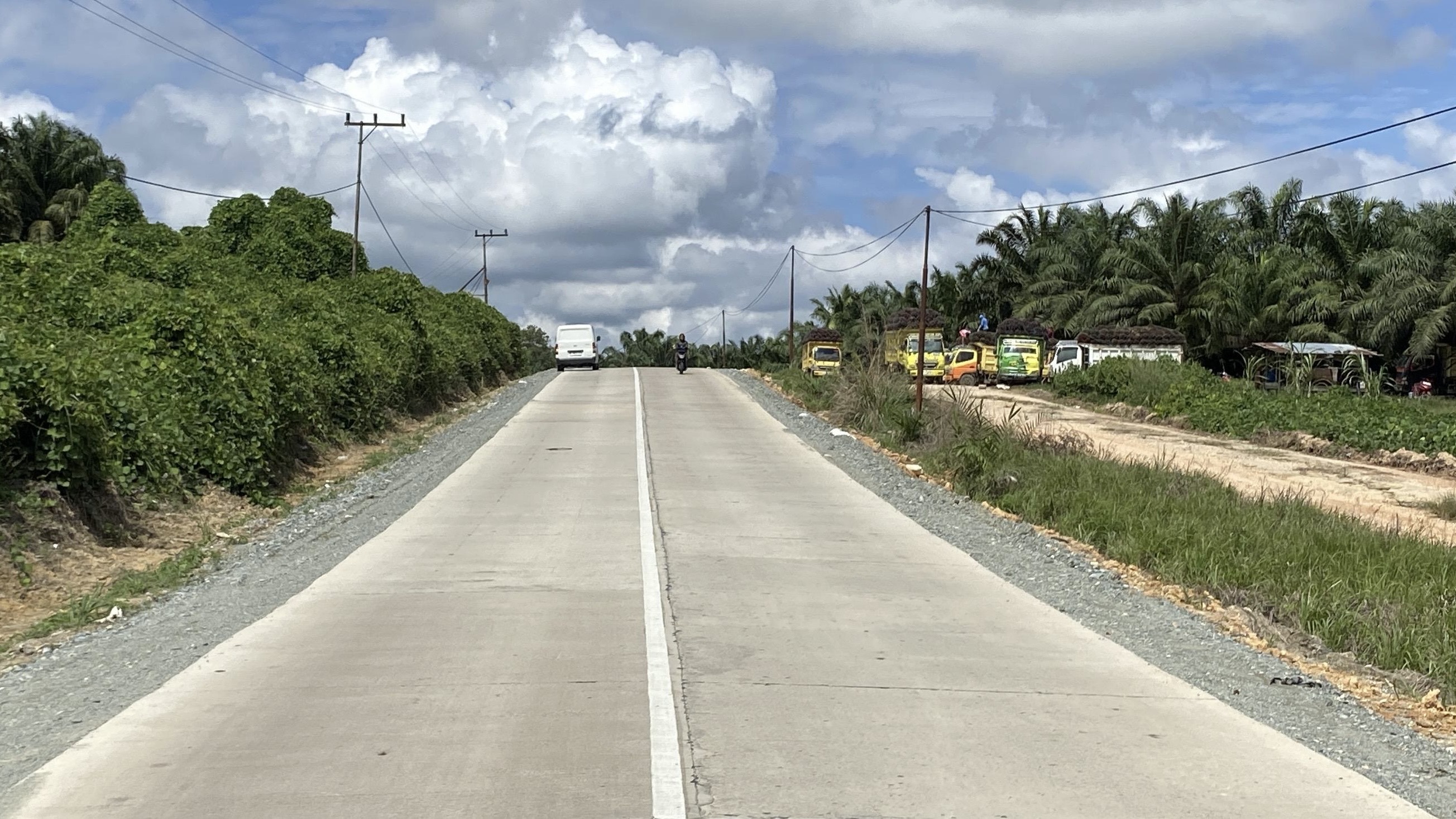 ILUSTRASI: Pemerintah Kecamatan Segah berharap peningkatan kualitas jalan poros di Kecamatan Segah bisa segera terealisasi. (BERAU POST)