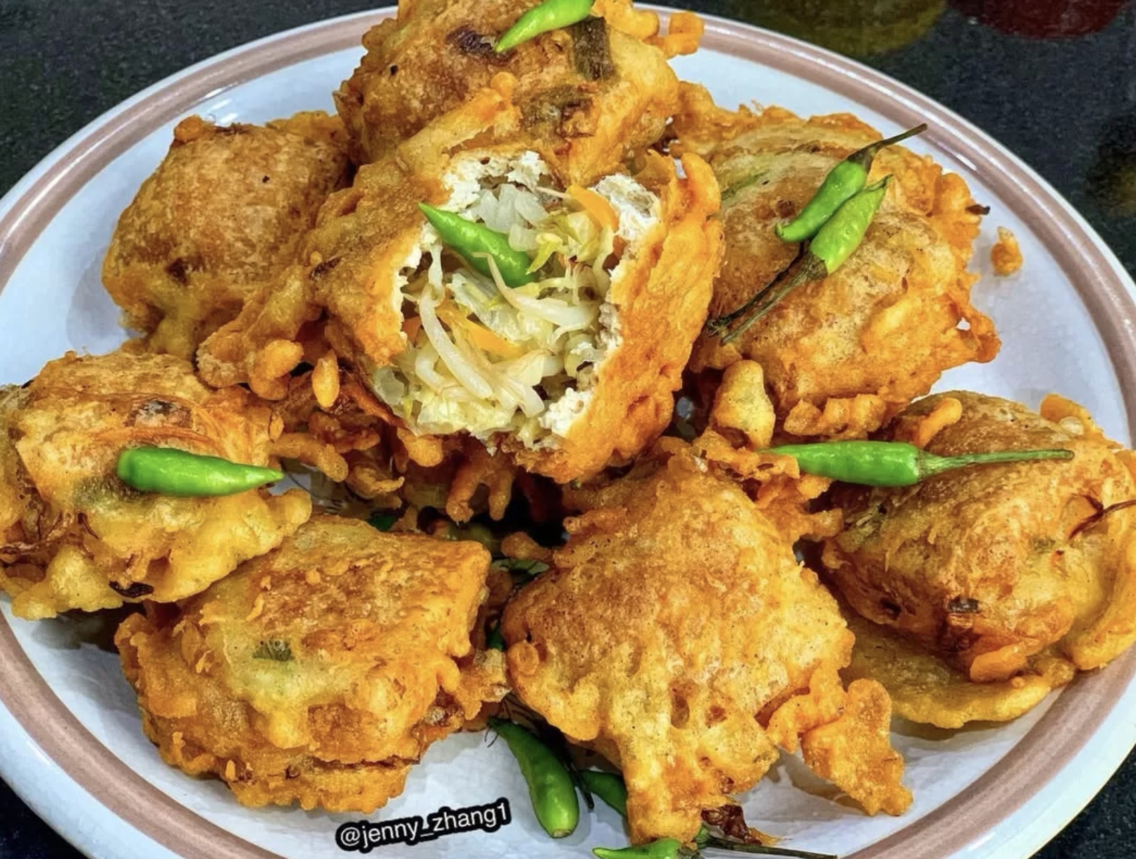 Tahu isi (Instagram @hobimasak.id/@enengsari)