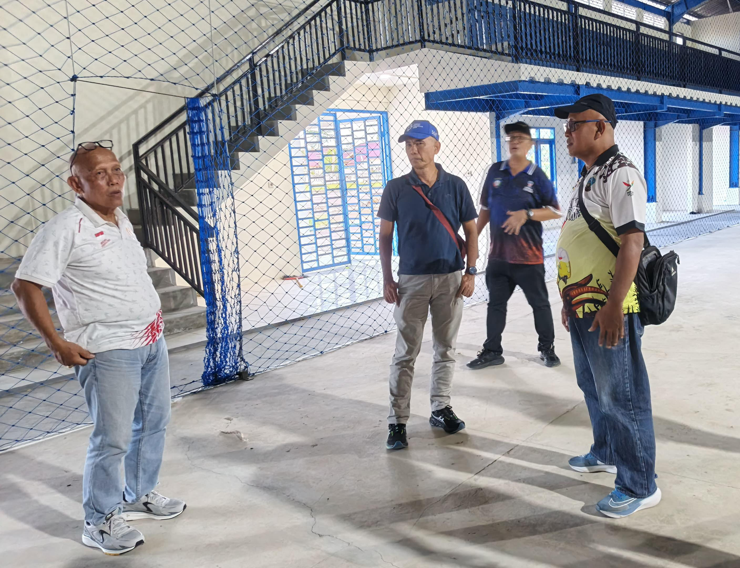 PENGECEKAN VENUE: Tim Panwasrah dan PB Porprov II Kaltara meninjau kesiapan venue di Kabupaten Malinau pekan lalu. (KONI KALTARA UNTUK HRK)