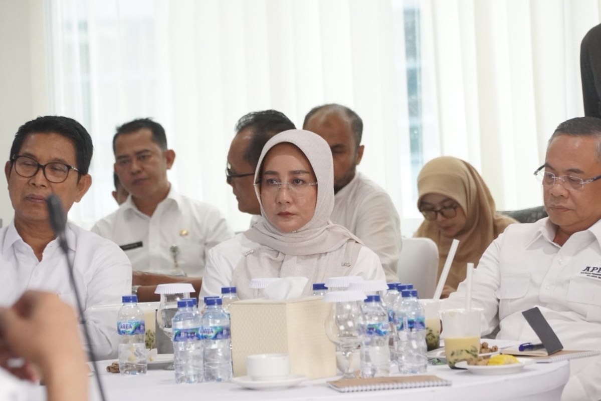 IKUT PERTEMUAN: Sebagai Koordinator Wilayah Kaltim, Sri Juniarsih, ikuti pertemuan antara Aplasi dengan Komisi II DPR RI, bahas isu strategis di bidang pemerintahan daerah. (PROKOPIM SETKAB BERAU)