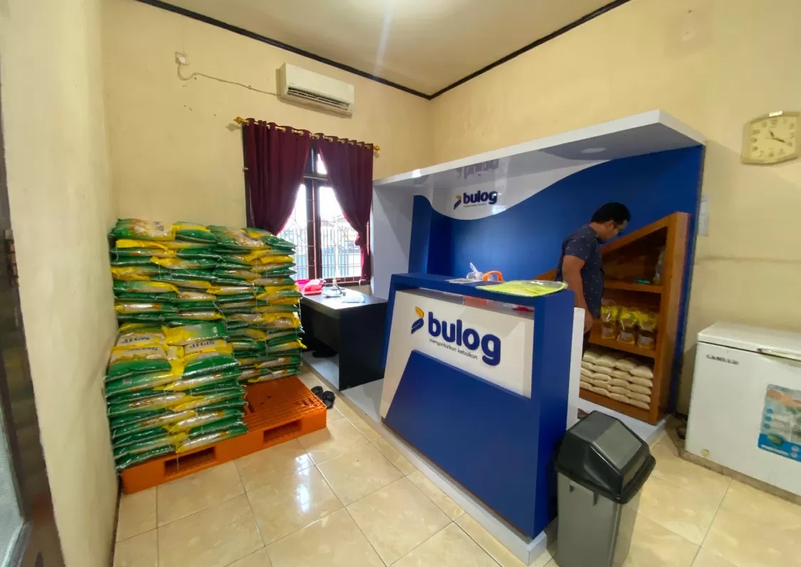 JALIN KERJA SAMA: Bulog Berau bakal berkerjasama dengan retail modern lokal untuk permudah akses penjualan beras SPHP kepada masyarakat. (IZZA/BP)