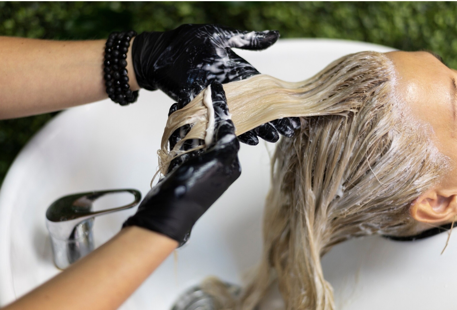 Ilustrasi mewarnai rambut. (Freepik)